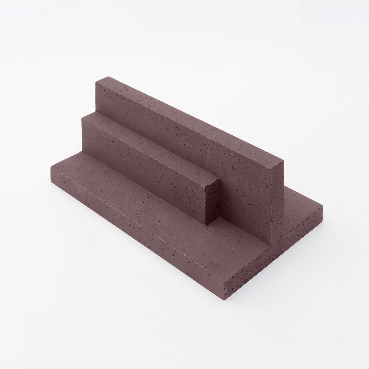 Chandigarh I – Marsala Brown – Designvase aus Zementguss von Paolo Giordano im Zustand „Neu“ im Angebot in MILANO, ML