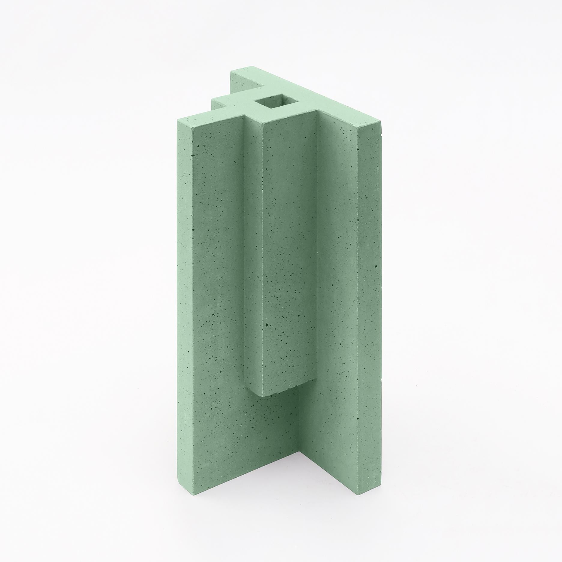 Italiano Chandigarh I - Mint Green - Scultura di design Paolo Giordano Cement Cast in vendita