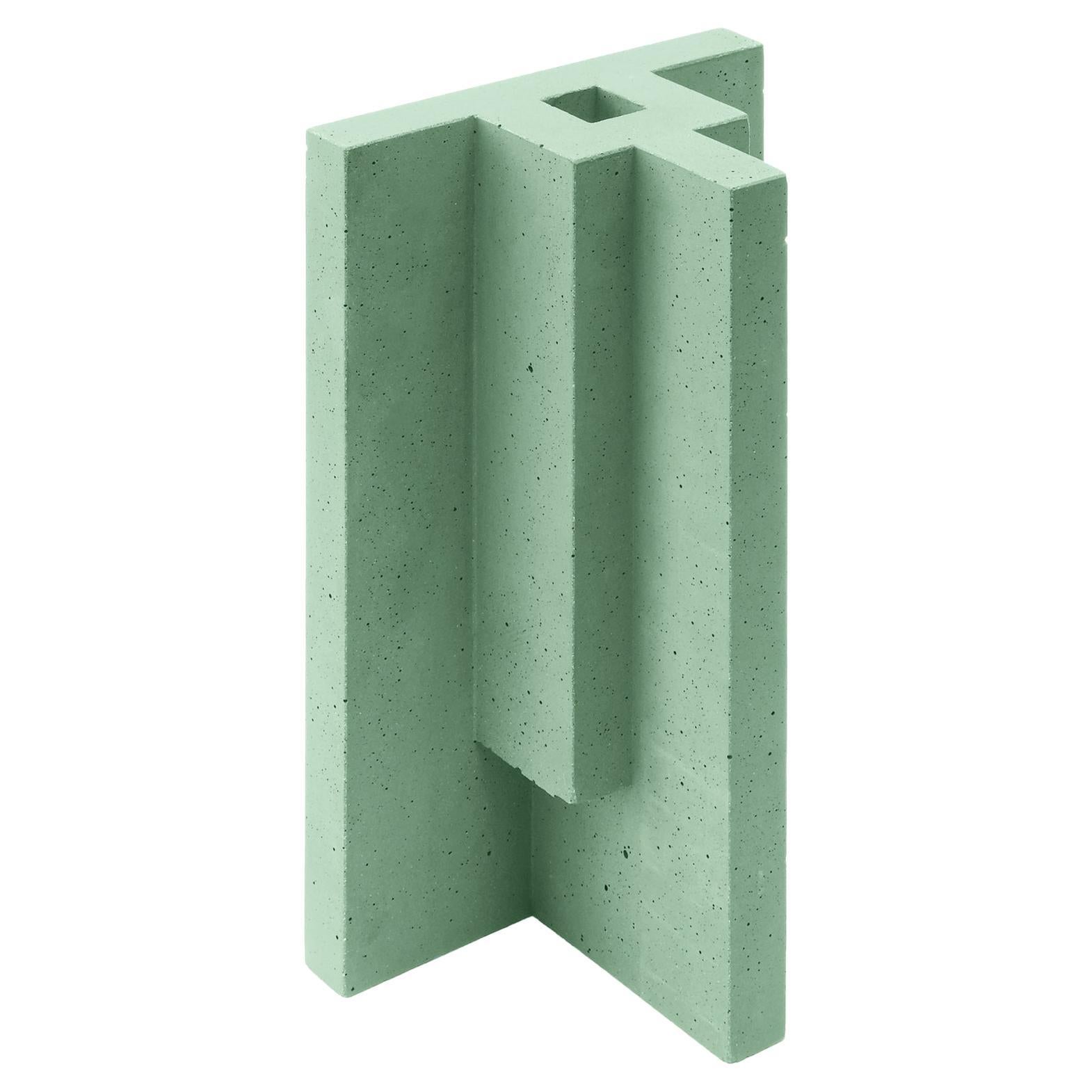 Chandigarh I – Mintgrüne Design-Vase aus Zementguss von Paolo Giordano