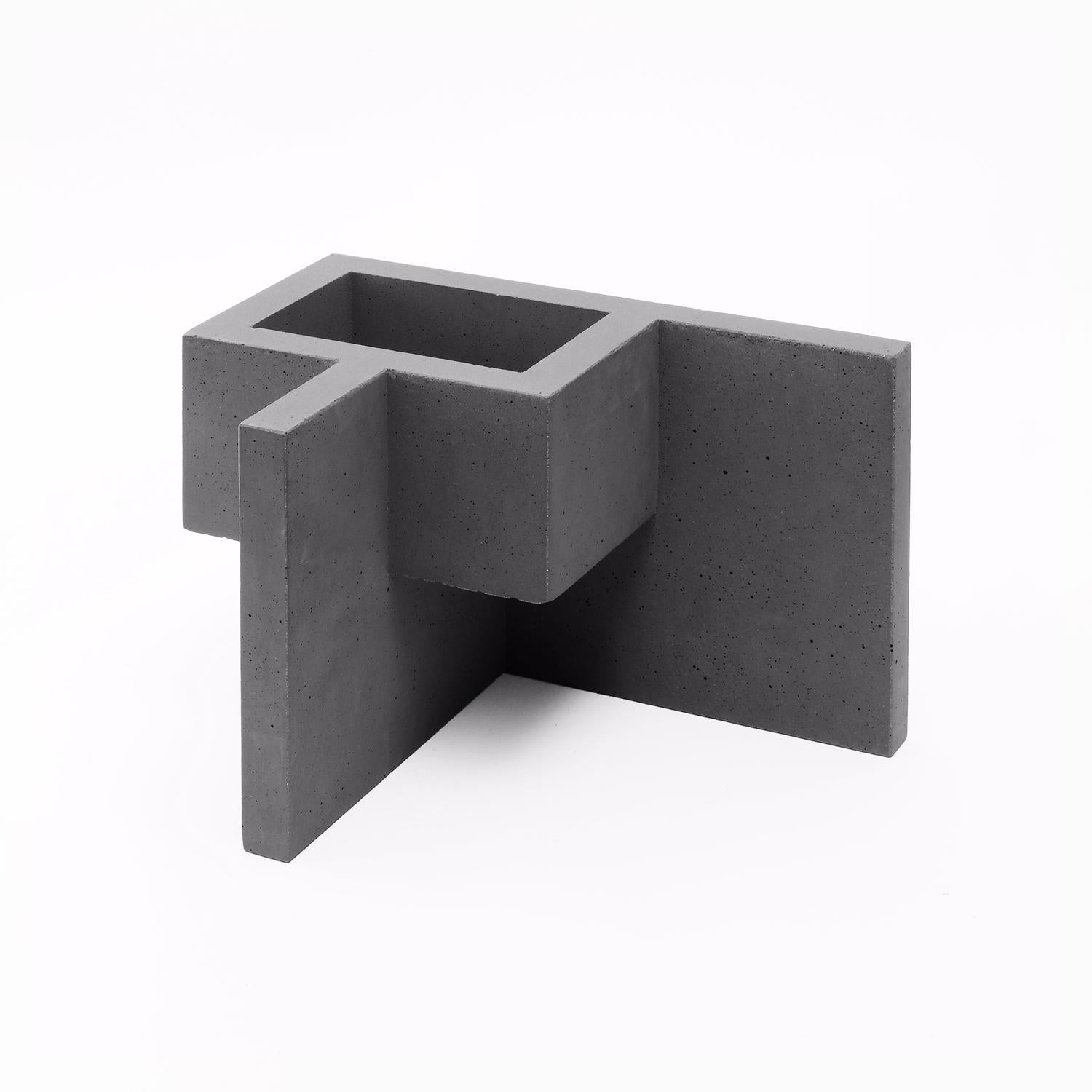 Modern Chandigarh II - Dark Grey - Design Vase Paolo Giordano Cement Cast For Sale