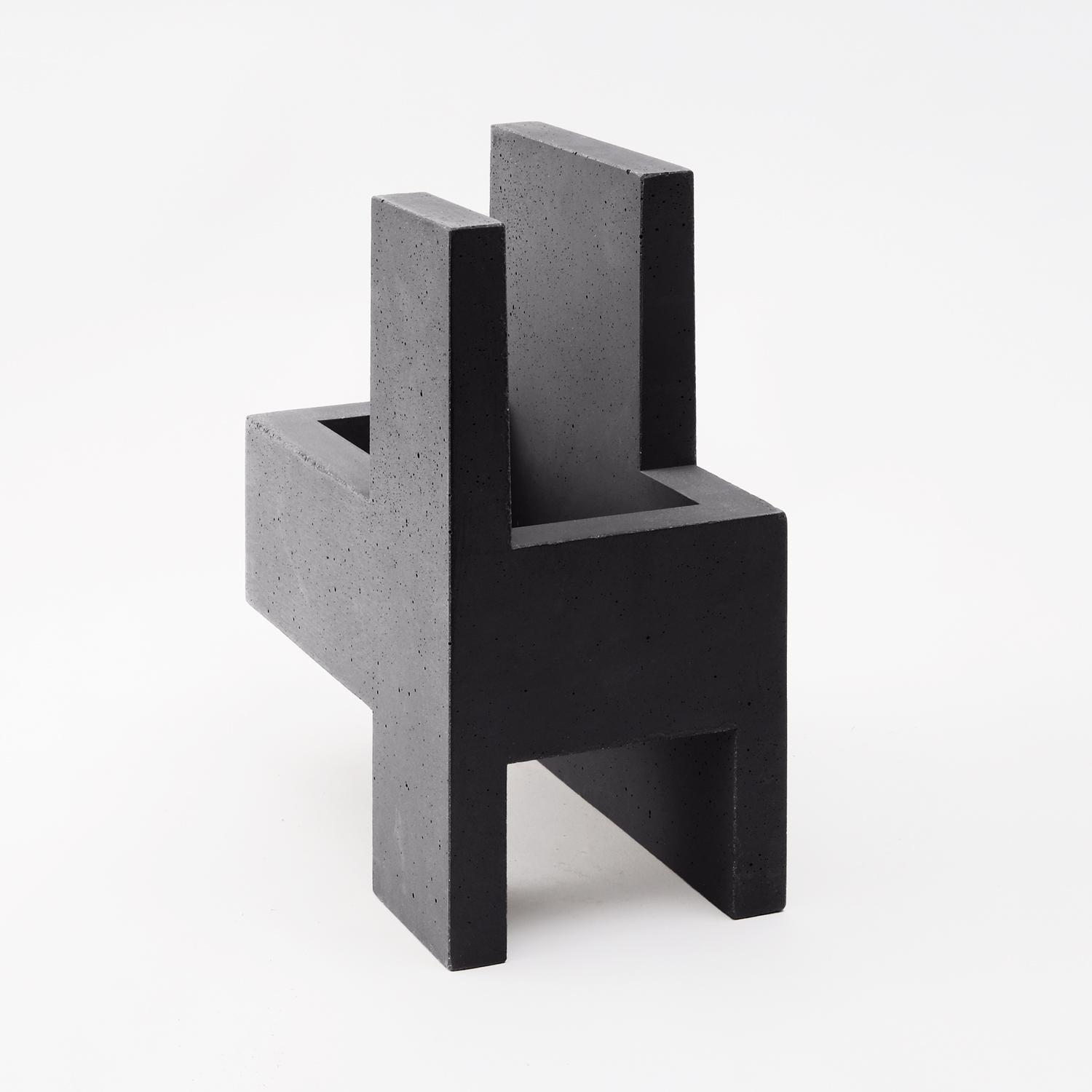 Chandigarh II - Dark Grey - Design Vase Paolo Giordano Cement Cast
Chandigarh II - Dark Grey

Chandigarh is a collection of vases inspired by the homonym city designed by Le Corbusier, who imagined and created it from nothing in India. The vases are