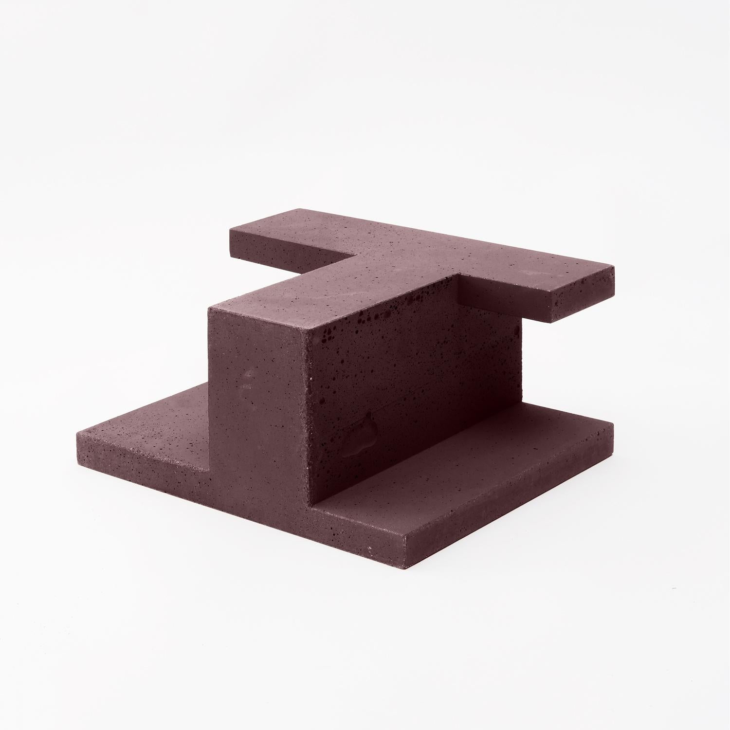 Chandigarh IV – Marsala Braun – Designvase aus Zementguss von Paolo Giordano im Zustand „Neu“ im Angebot in MILANO, ML