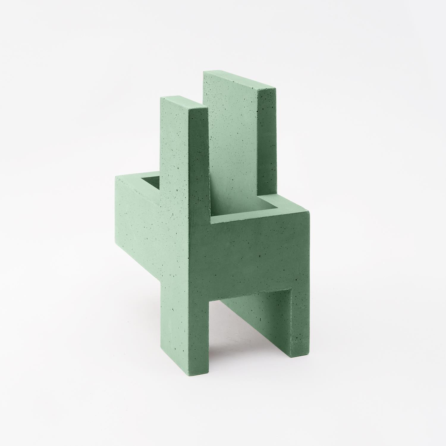 Chandigarh IV - MINT GREEN - Design Sculpture Paolo Giordano Cement Cast

Chandigarh è una collezione di sculture ispirate all'omonima città progettata da Le Corbusier, che l'ha immaginata e creata dal nulla in India. Le sculture sono realizzate in