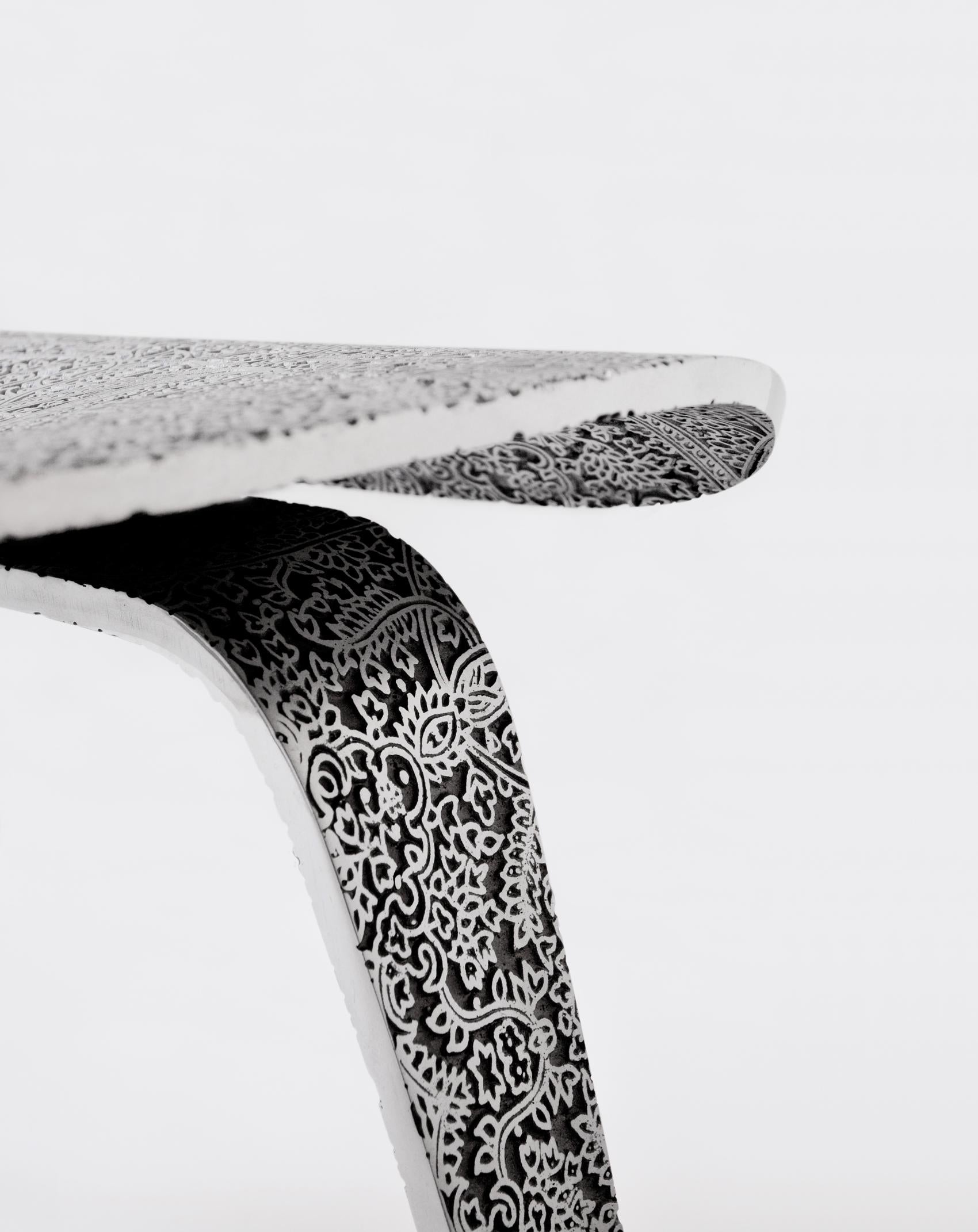Ethno Eames - Aluminium - Chaise design Paolo Giordano Edition Cast Contemporary
Ethno Eames - Aluminium

L'application de la décoration ethnique indienne aux icônes du design moderne est à première vue provocante. C'est la superposition de