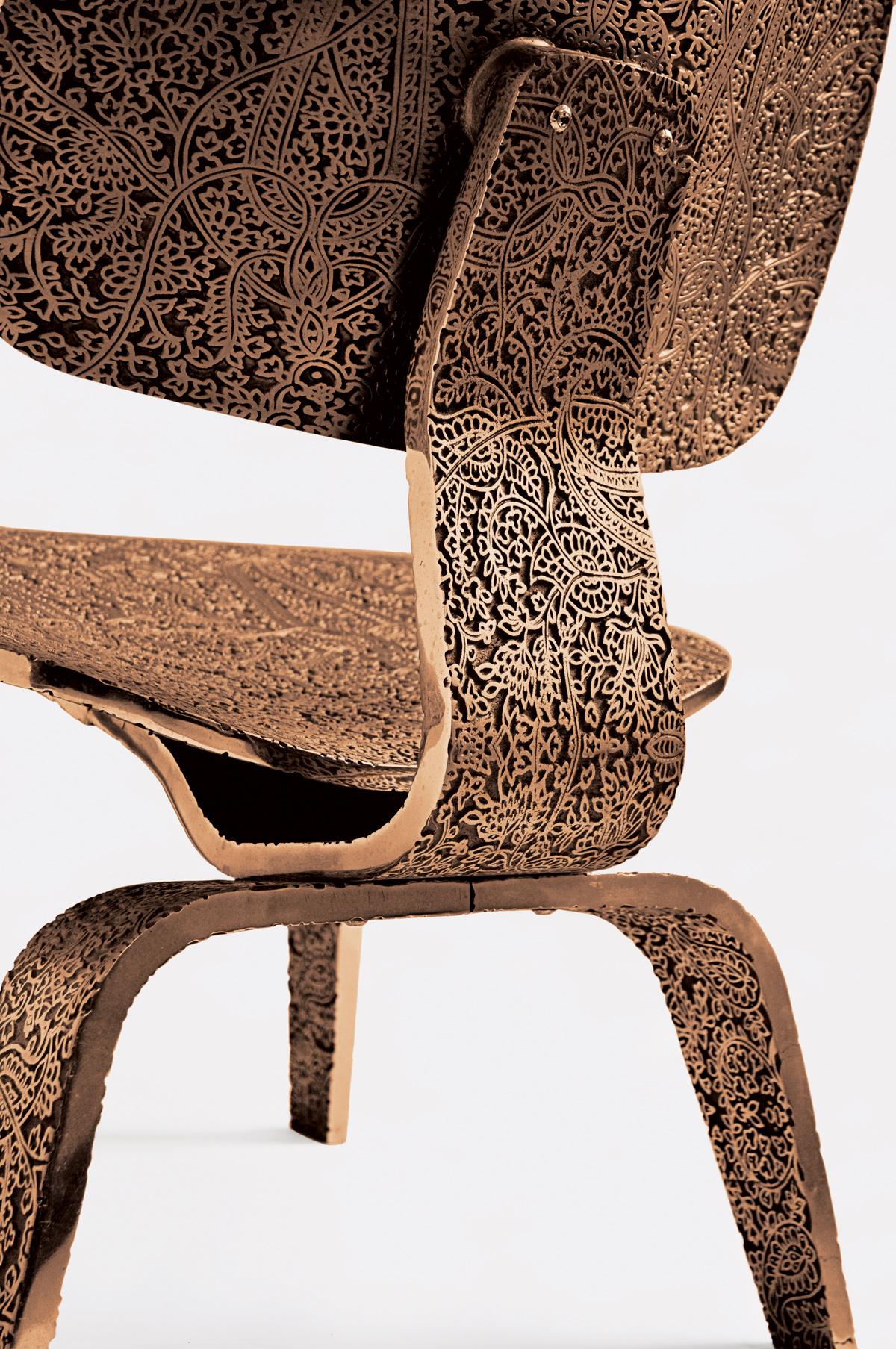 Moderne Chaise Ethno Eames - Bronze - Design Paolo Giordano Edition plaquée en vente