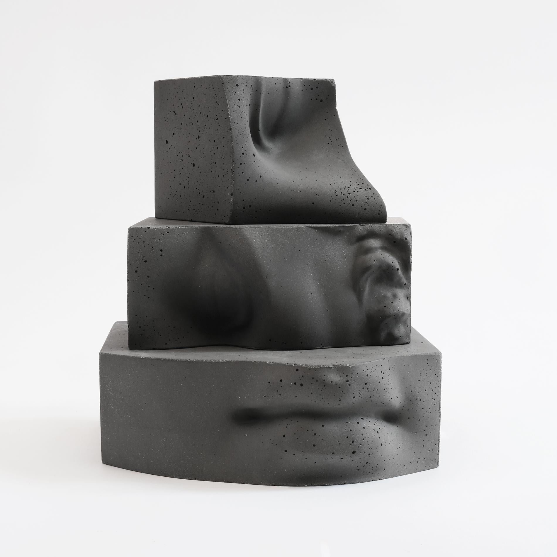 Hermes - Dunkelgrau - Design-Skulptur Paolo Giordano, Beton-Zementguss (Gegossen) im Angebot