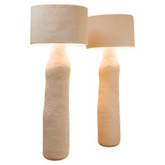 Lampadaire contemporain en papier mâché