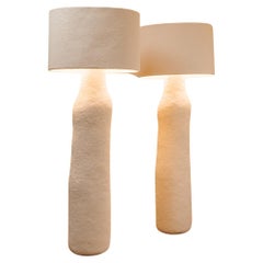 Lámpara de pie contemporánea de papel maché