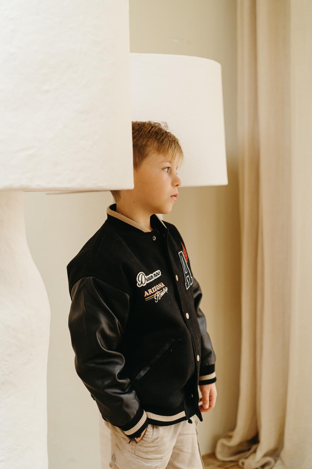 Zeitgenössische Stehlampen aus Papiermaché im Angebot 4