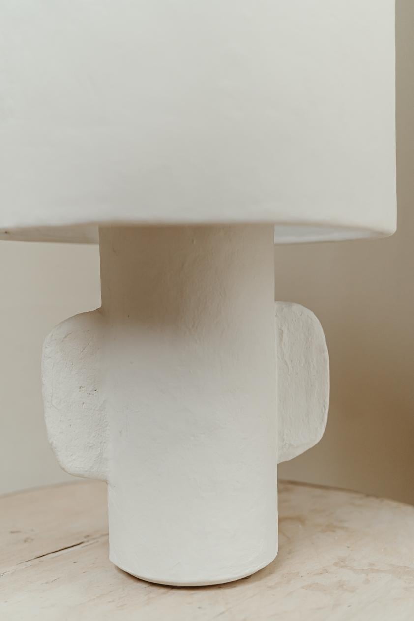 Contemporary Papier Mache Lamp, roundshaped lampshade In New Condition For Sale In Brecht, BE