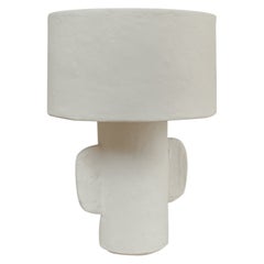 Lampe contemporaine en papier mâché, abat-jour de forme ronde 
