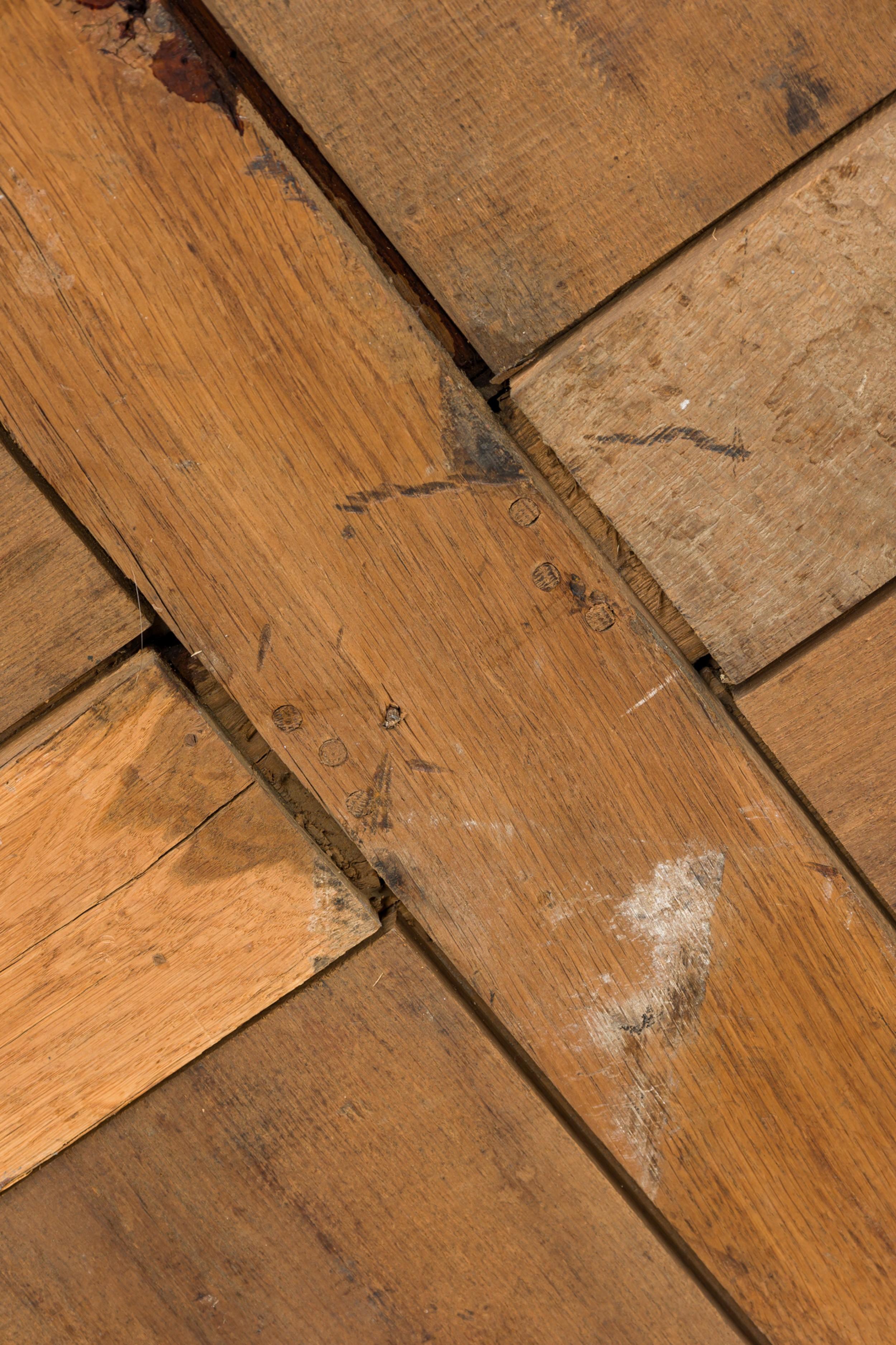 Contemporary Floor Tile Couchtisch aus Parkett im Angebot 6