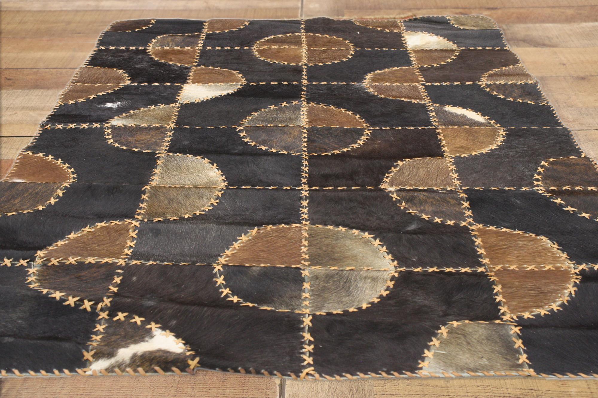 Contemporary Patchwork Kuhfellteppich (Rindsleder) im Angebot