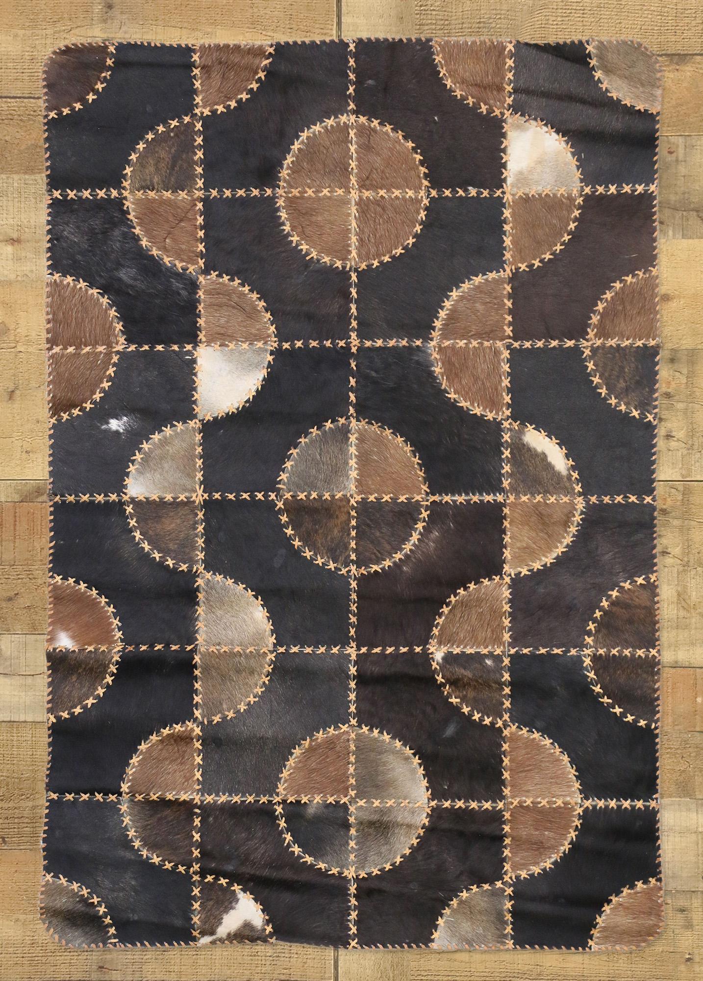 Contemporary Patchwork Kuhfellteppich im Angebot 1