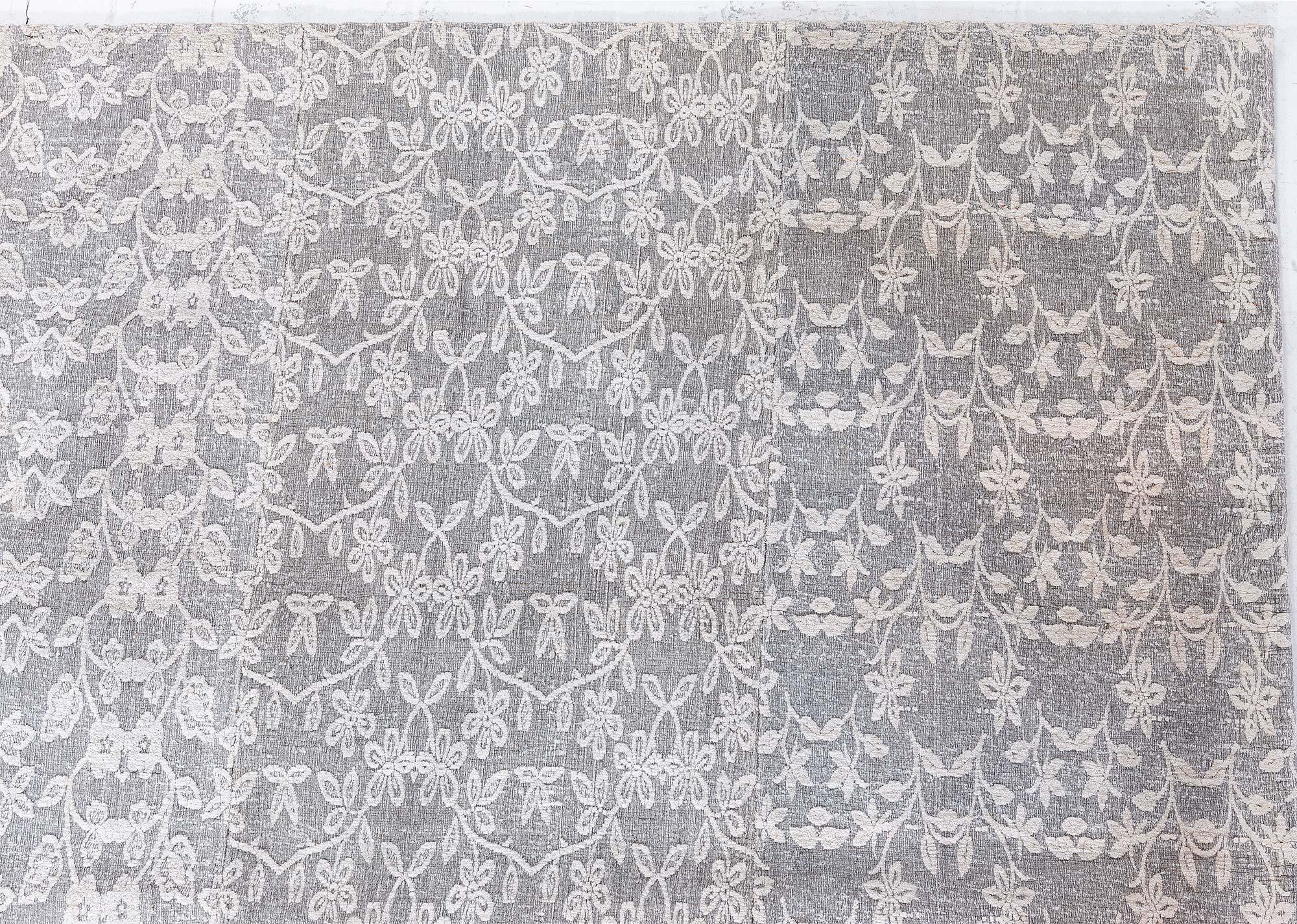 Tappeto contemporaneo in lana fatto a mano di Doris Leslie Blau, simile a un patchwork floreale. In condizioni Nuovo in vendita a New York, NY