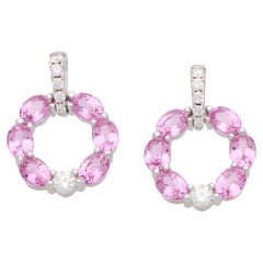 Boucles d'oreilles contemporaines Patel en or blanc 18 carats, saphir rose et diamants