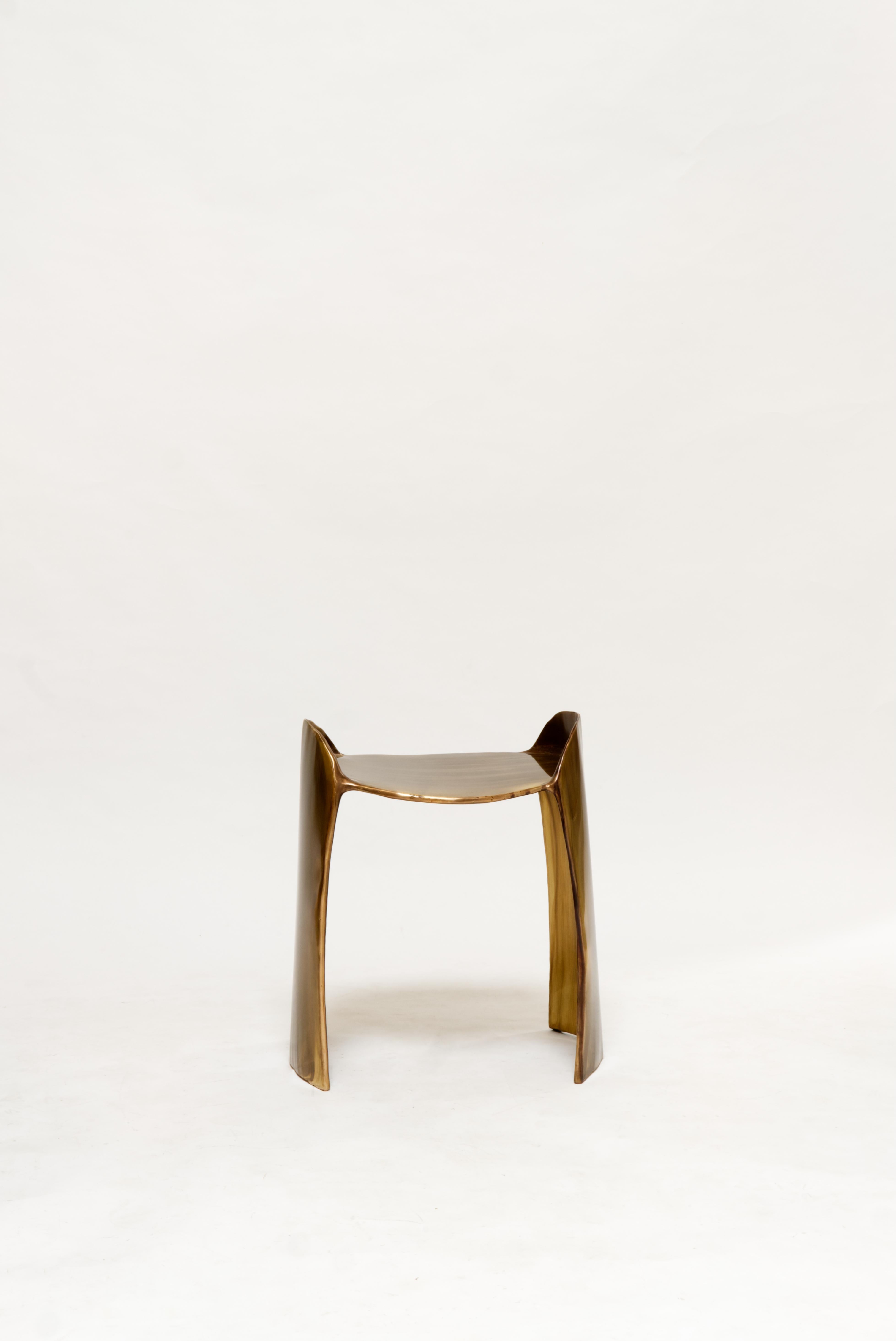 Néerlandais Contemporary Patinated Brass Calle stool with organic shape en vente