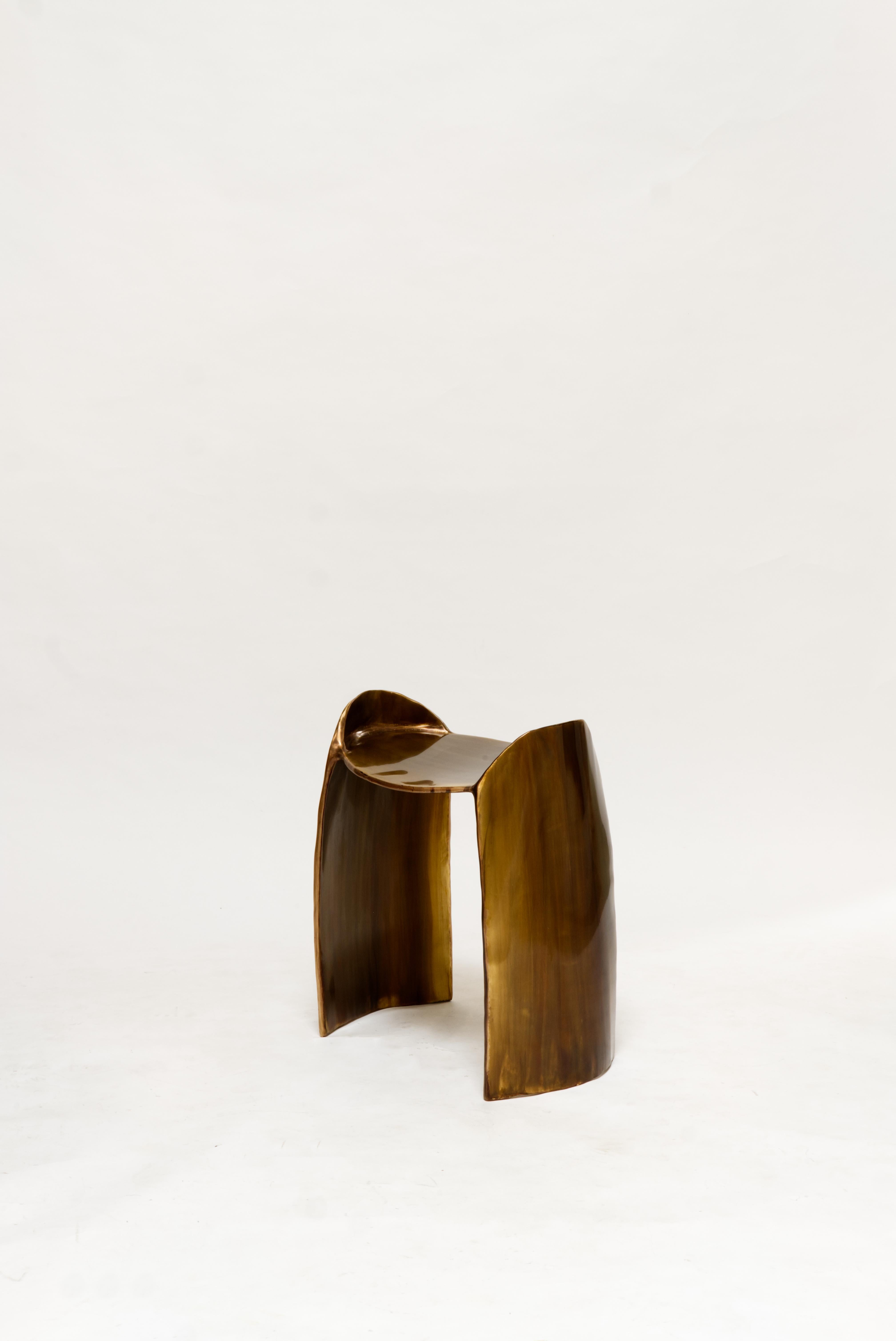 Fait main Contemporary Patinated Brass Calle stool with organic shape en vente