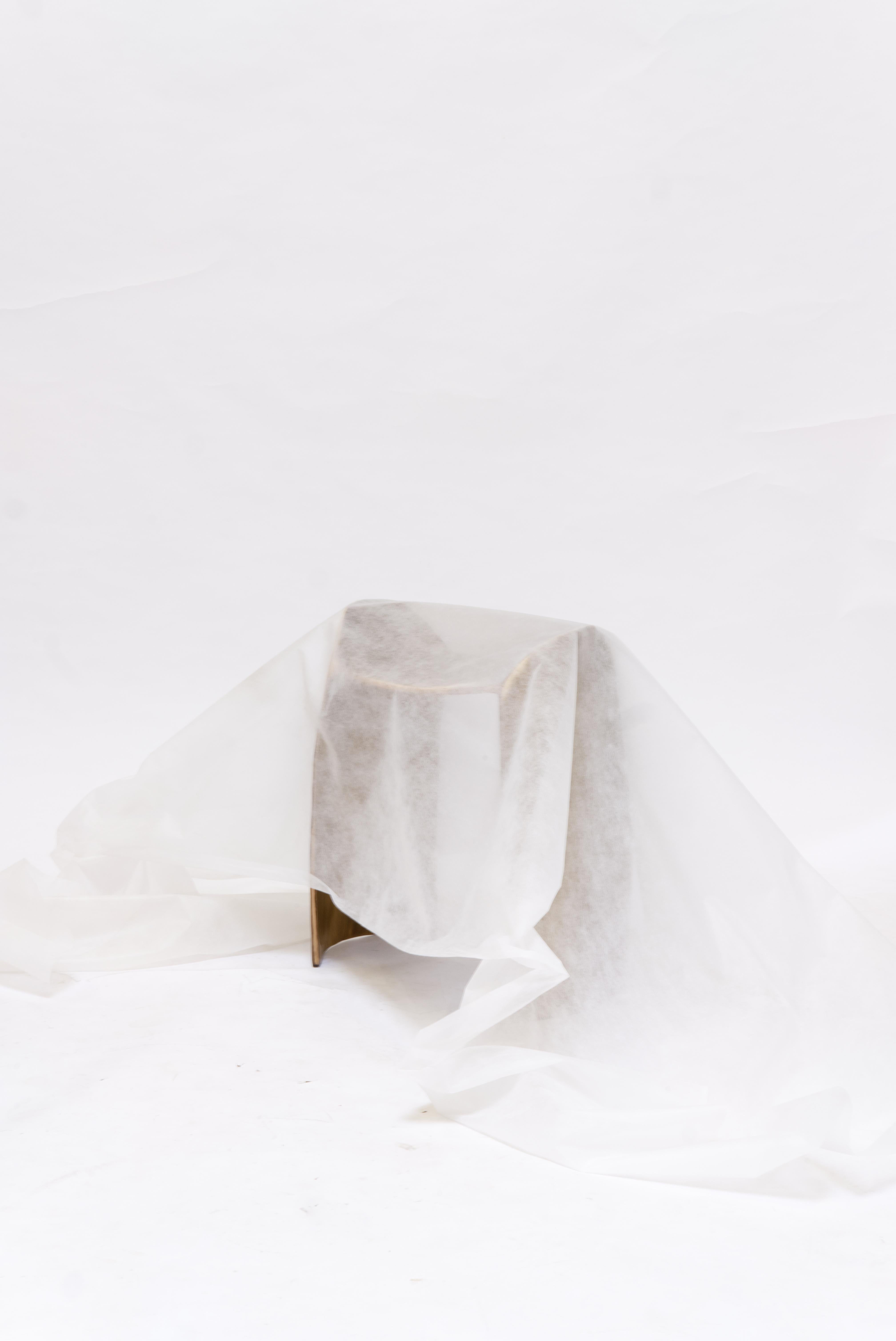 Contemporary Patinated Brass Calle stool with organic shape en vente 1