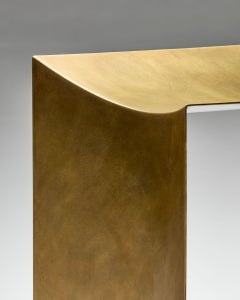 Ottone patinato in stile contemporaneo - Sedia One Curve dello Studio Narra