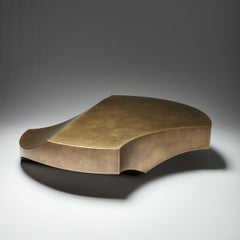 Contemporary patinated brass - One Curve Coffee table large by Studio Narra