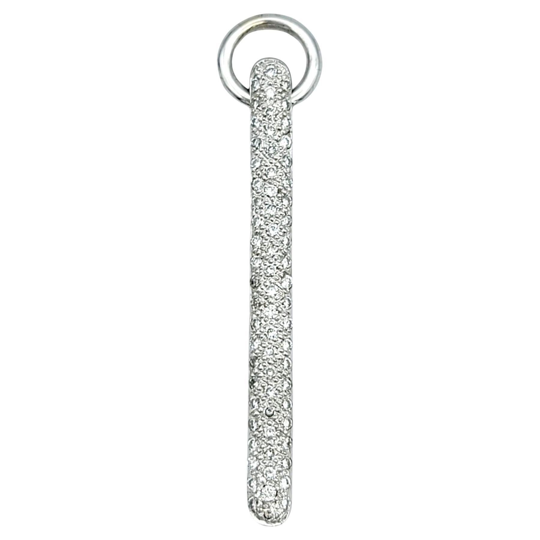 Ciondolo a barra verticale con diamante pavé contemporaneo in oro bianco lucido 14 carati