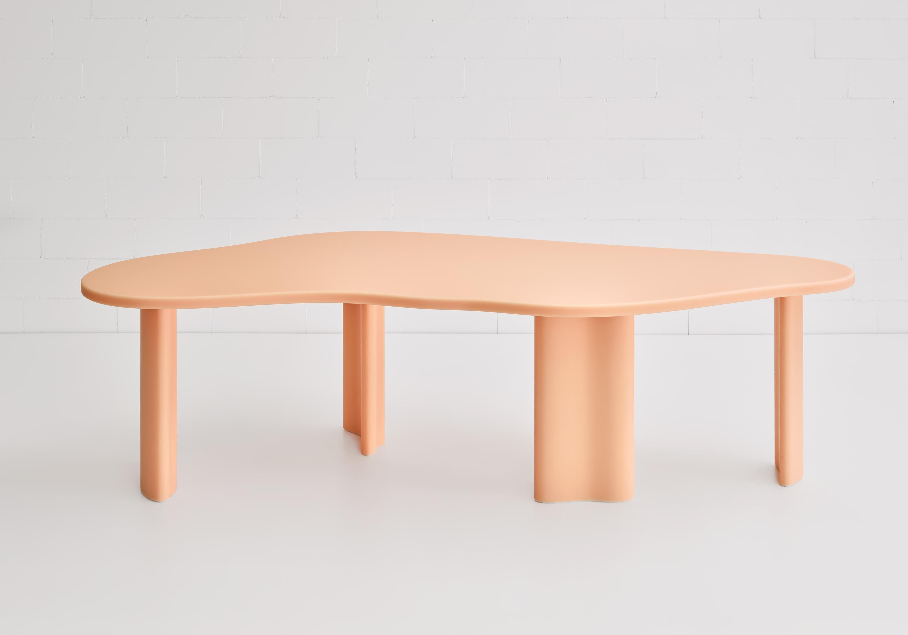 Table de salle à manger contemporaine en résine pêche organique laya en vente 5