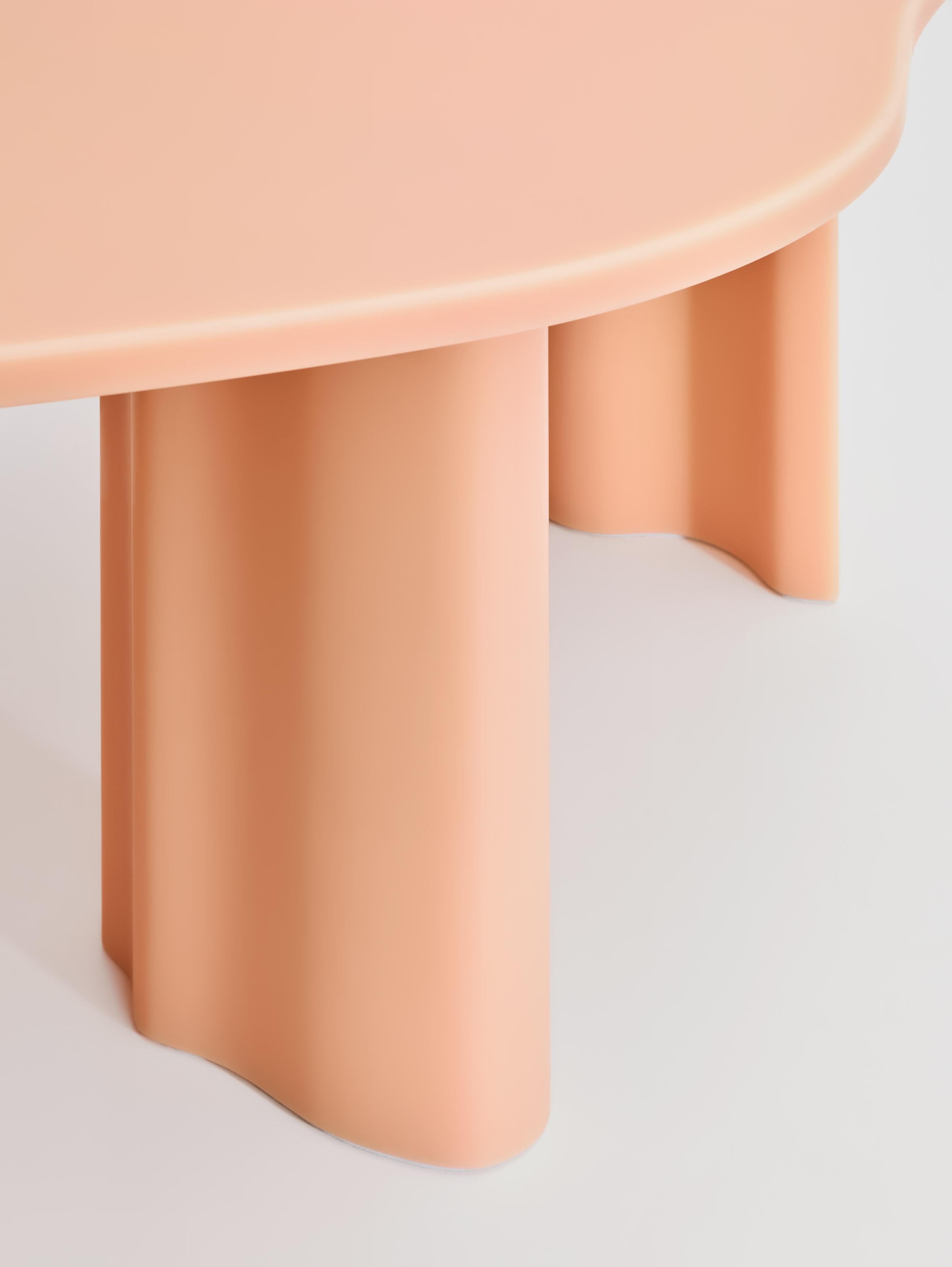 Table de salle à manger contemporaine en résine pêche organique laya en vente 6