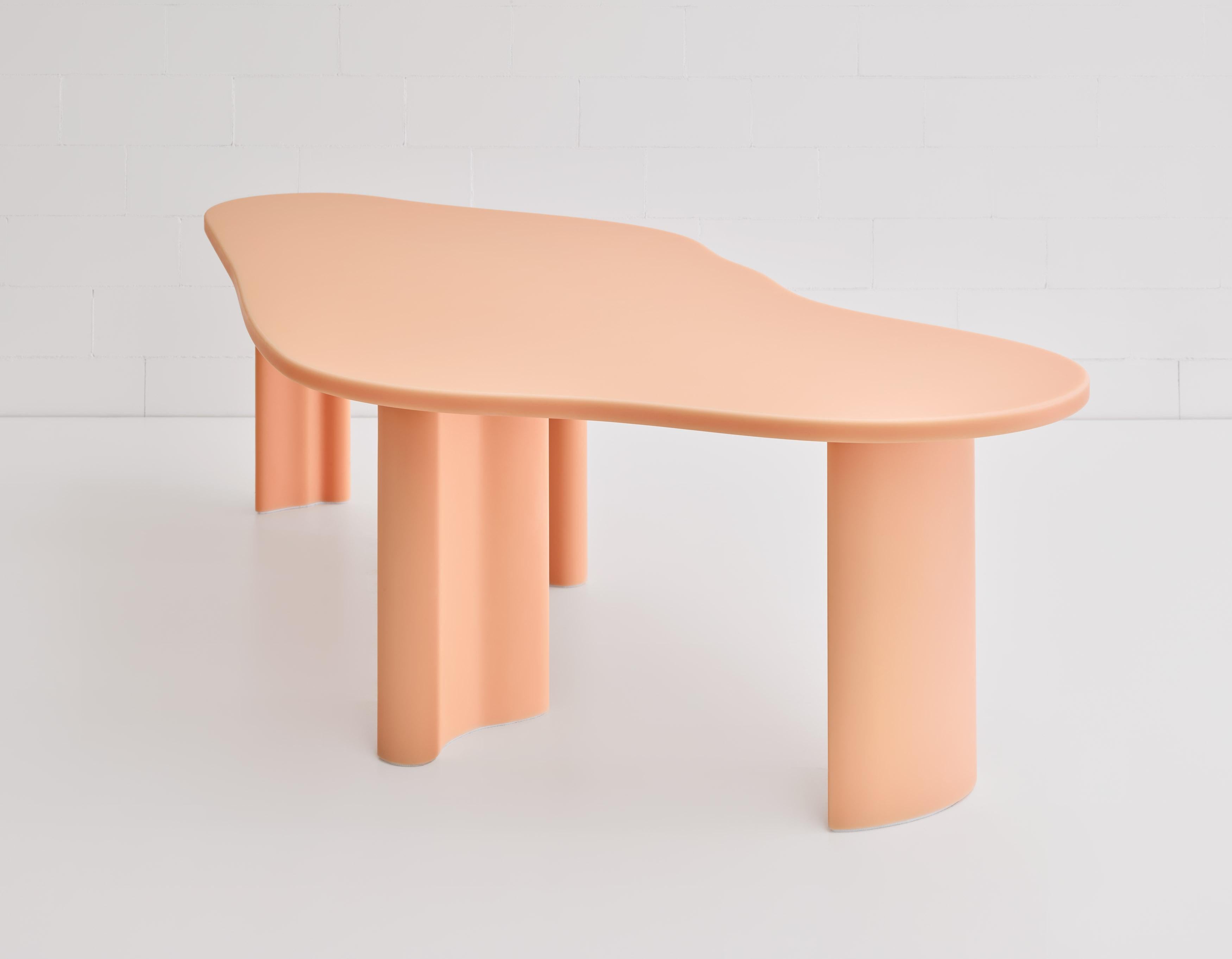 Laurids Gallé (1989) est une designer autrichienne basée à Rotterdam, aux Pays-Bas. Dès sa plus tendre enfance, il a été exposé aux pratiques créatives et, après avoir brièvement étudié l'anthropologie, il a obtenu son diplôme de la Design Academy