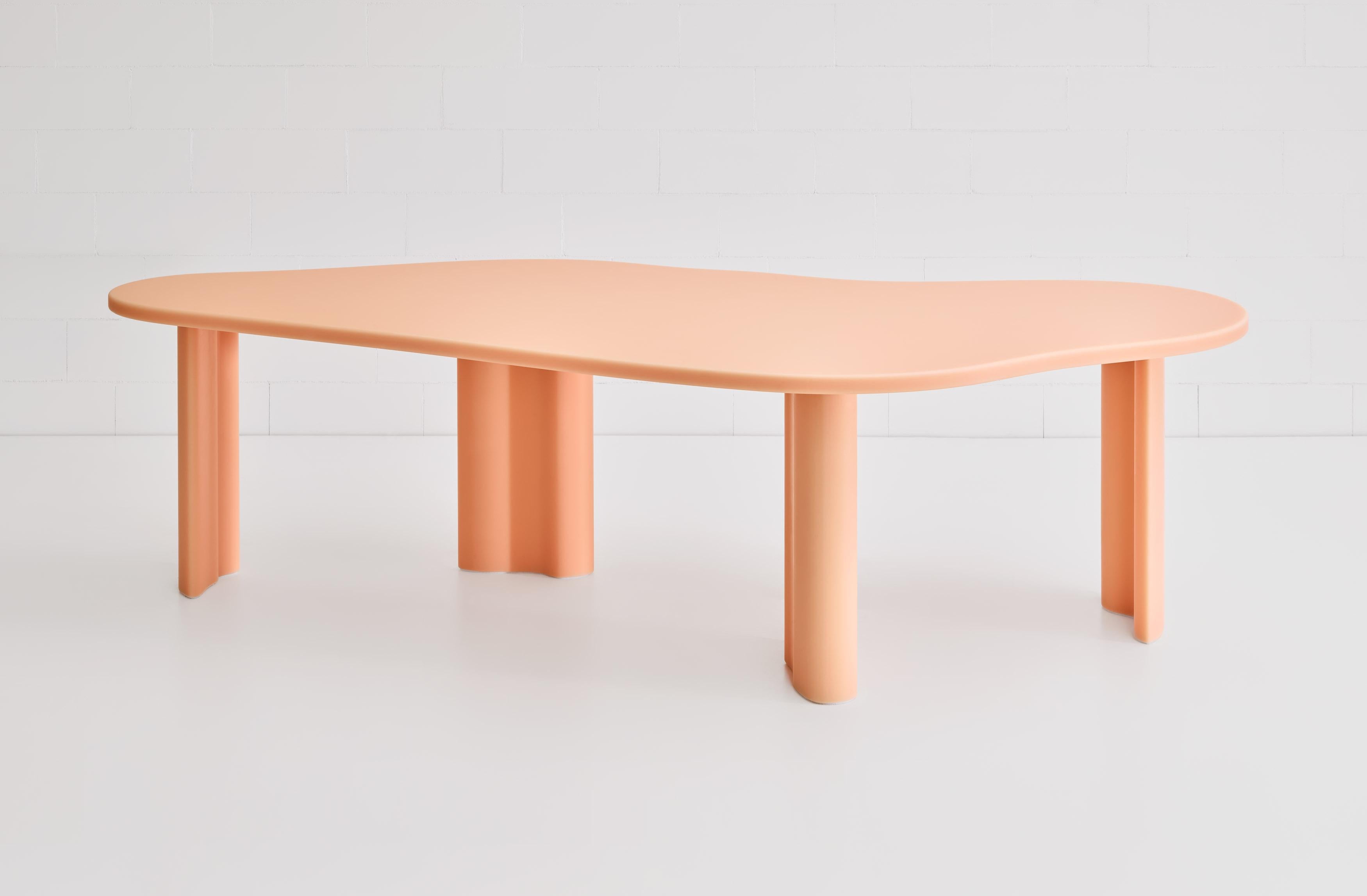 Néerlandais Table de salle à manger contemporaine en résine pêche organique laya en vente