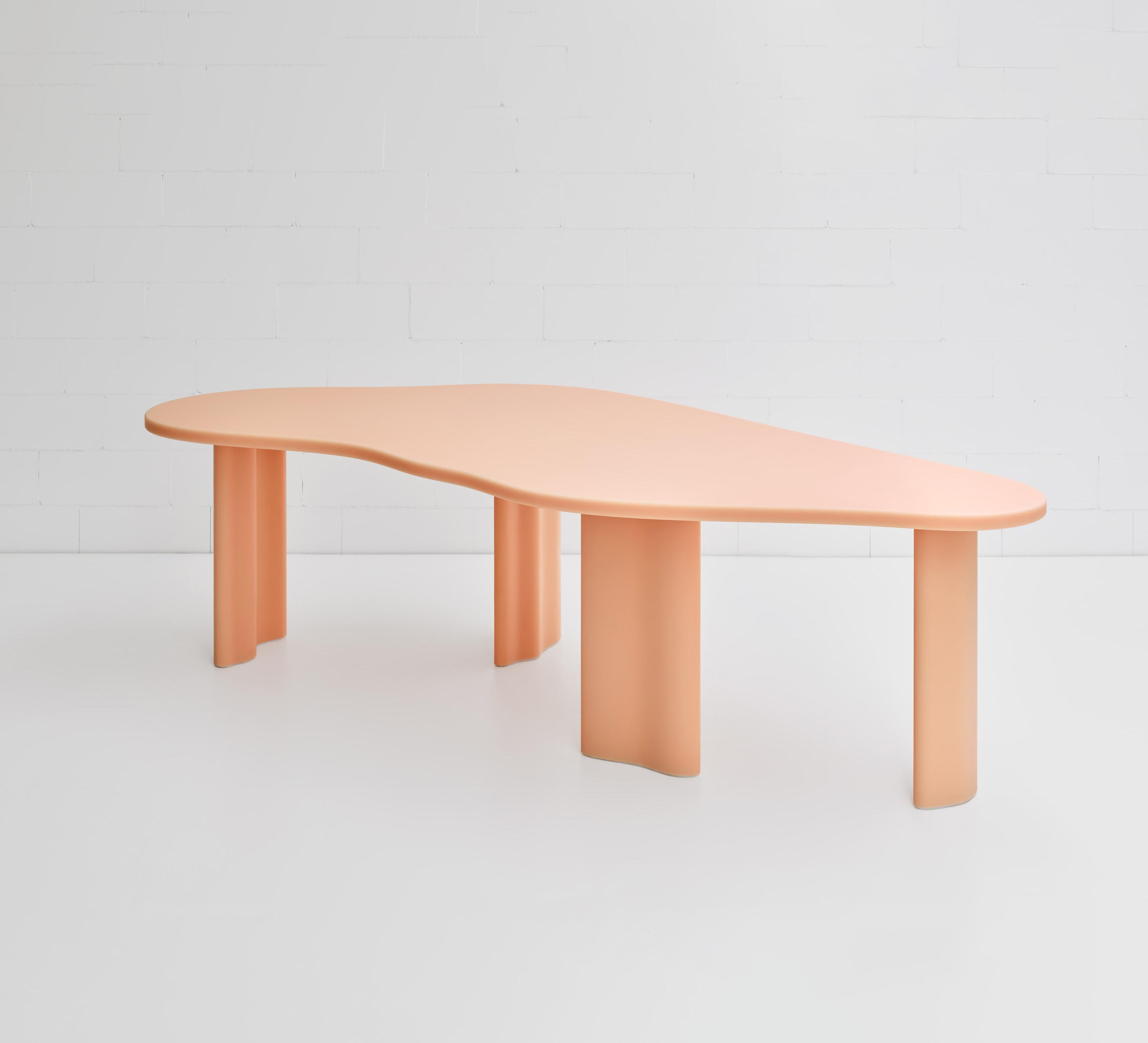Résine époxy Table de salle à manger contemporaine en résine pêche organique laya en vente