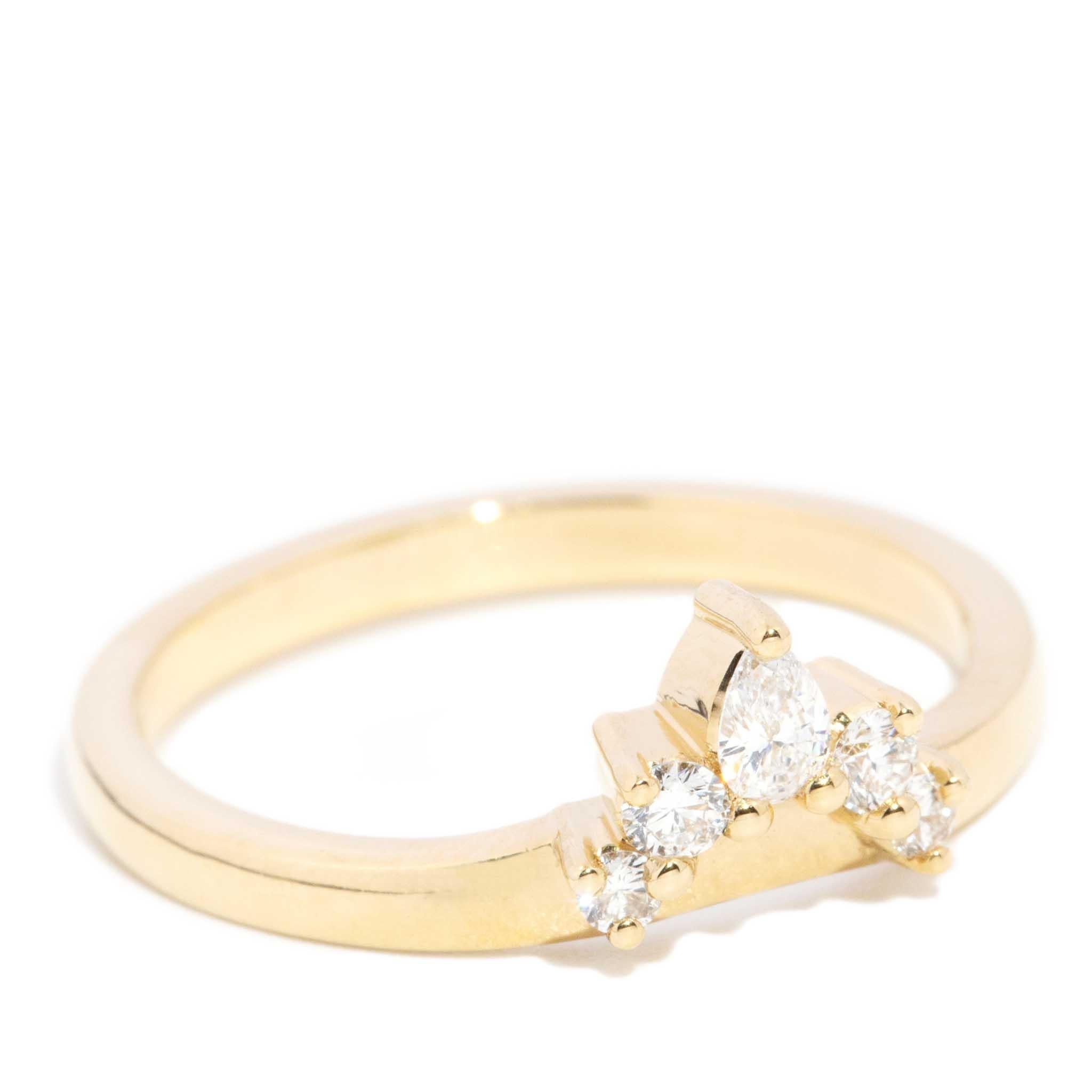 Taglio cuscino Anello impilabile con diamanti taglio a pera in oro 18 carati in vendita