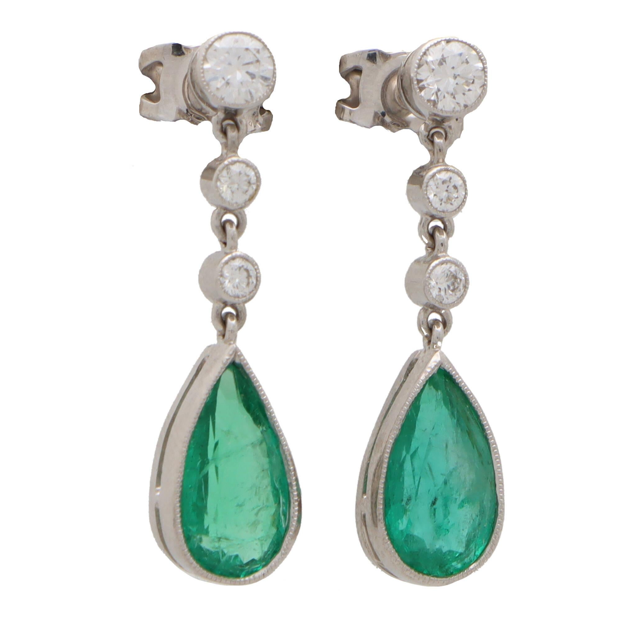 Contemporary Pear Cut Emerald and Diamond Drop Earrings Set in 18k White Gold In New Condition For Sale In London, GB