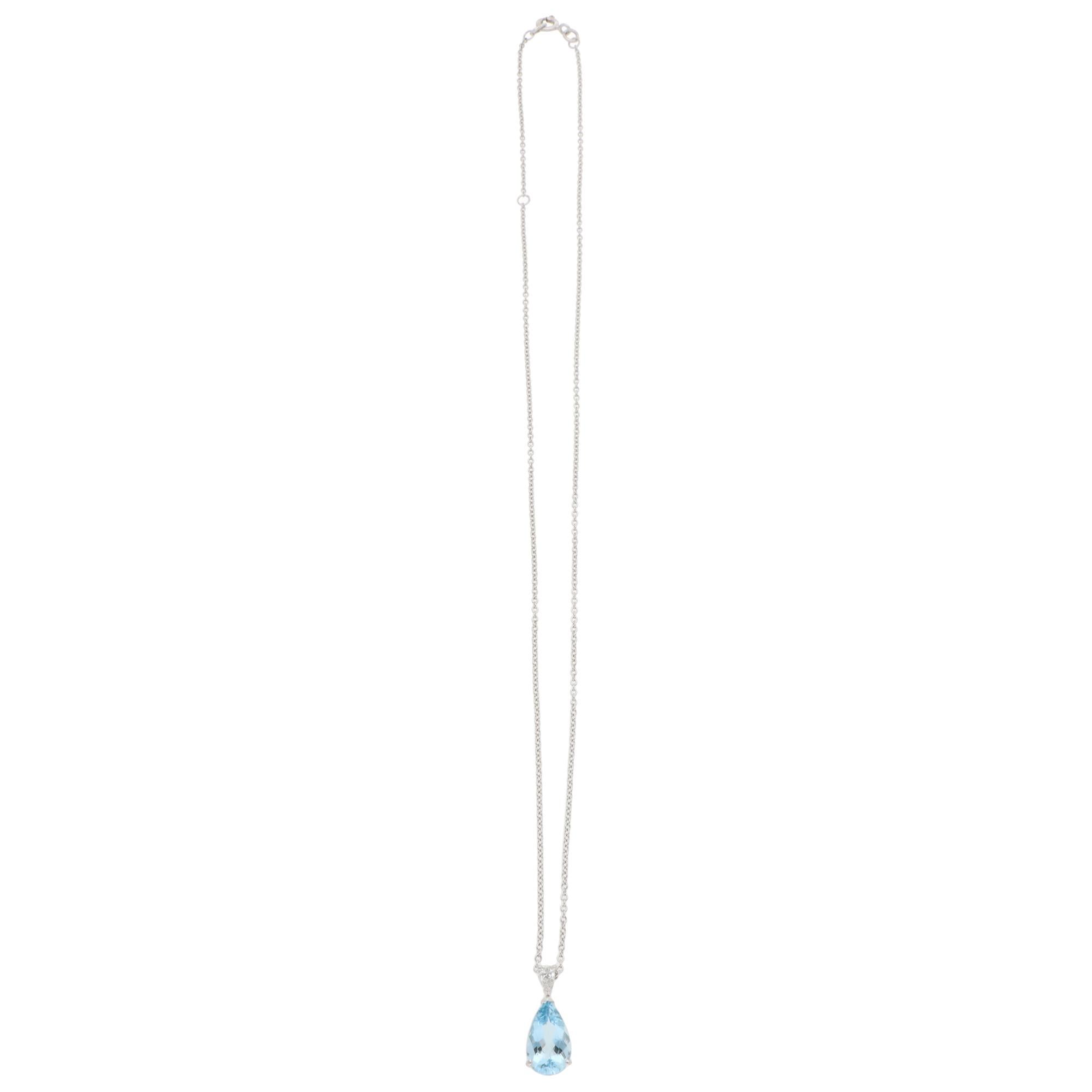 Collar Colgante Contemporáneo de Aguamarina y Diamantes en Forma de Pera Moderno en venta