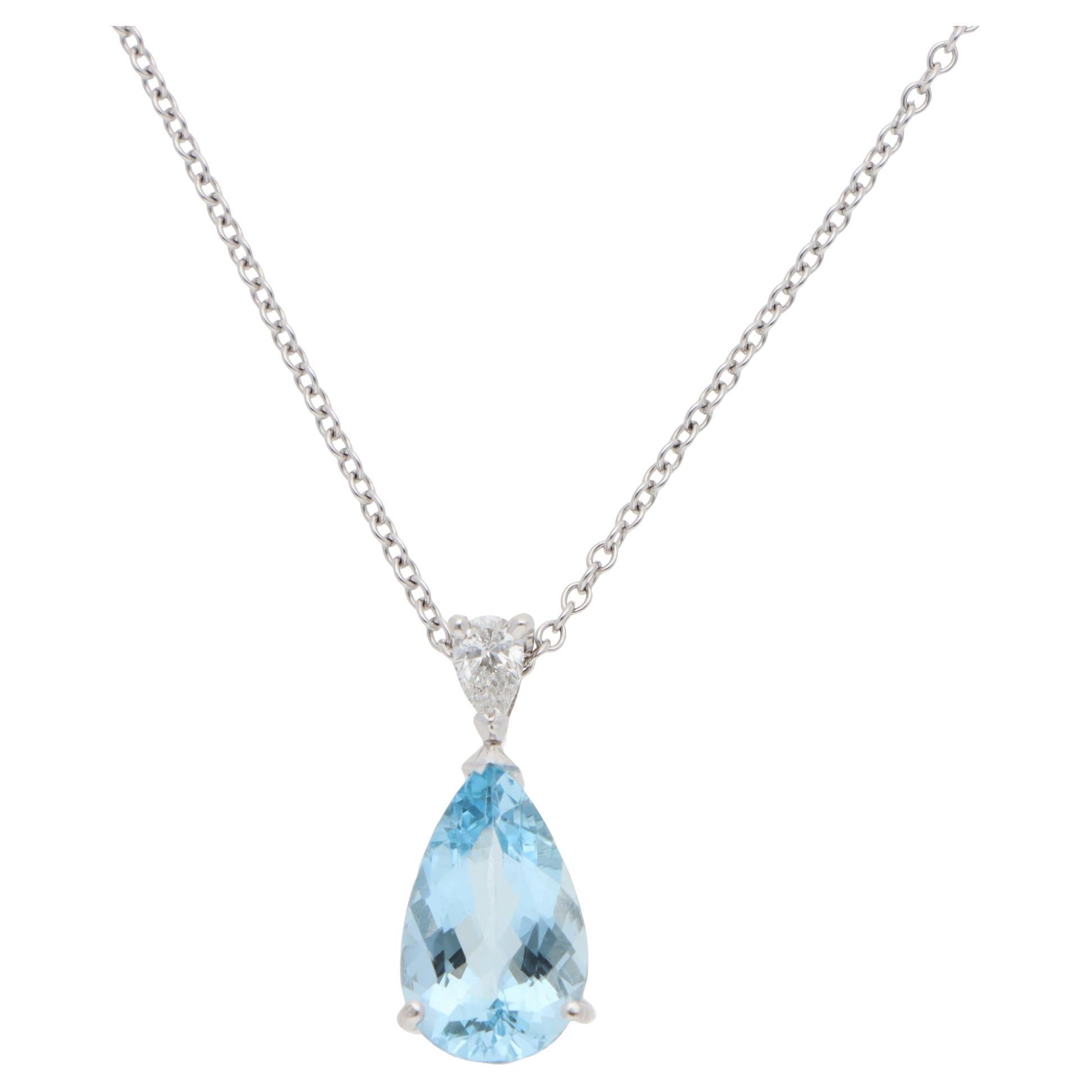 Collar Colgante Contemporáneo de Aguamarina y Diamantes en Forma de Pera