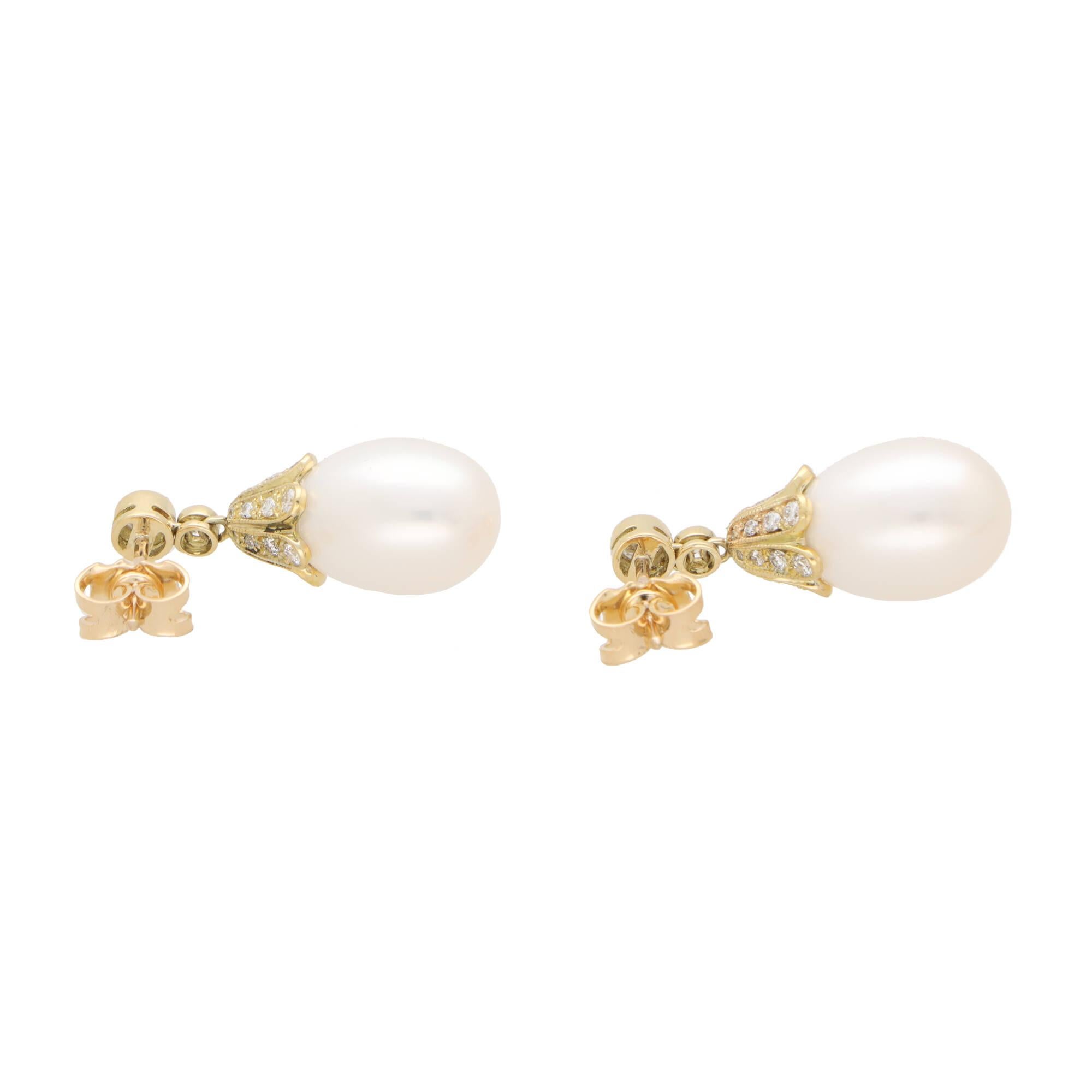 Modern  Contemporary Pearl and Diamond Drop Earrings in 18k Yellow Gold For Sale