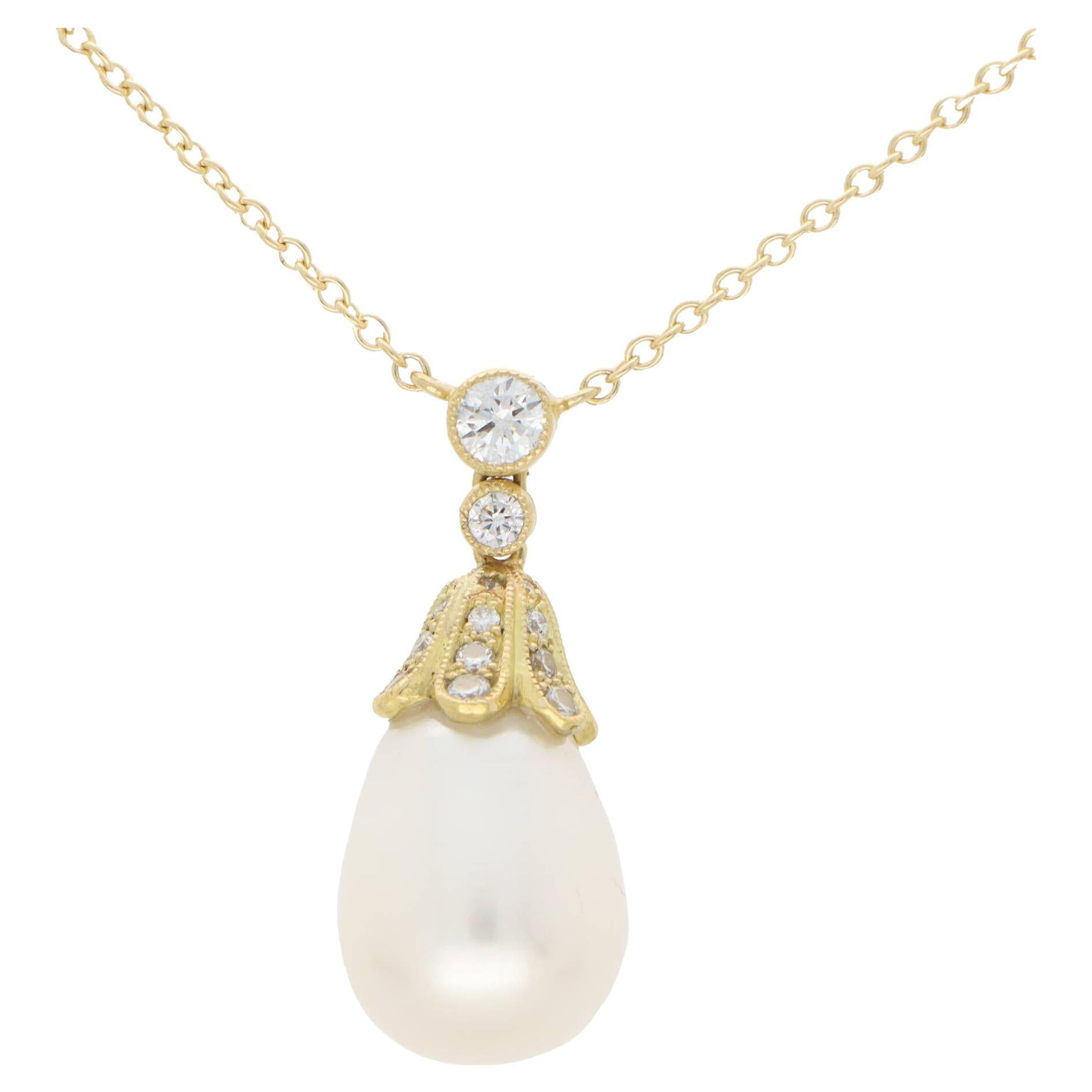  Contemporary Pearl and Diamond Drop Necklace in 18k Yellow Gold For Sale