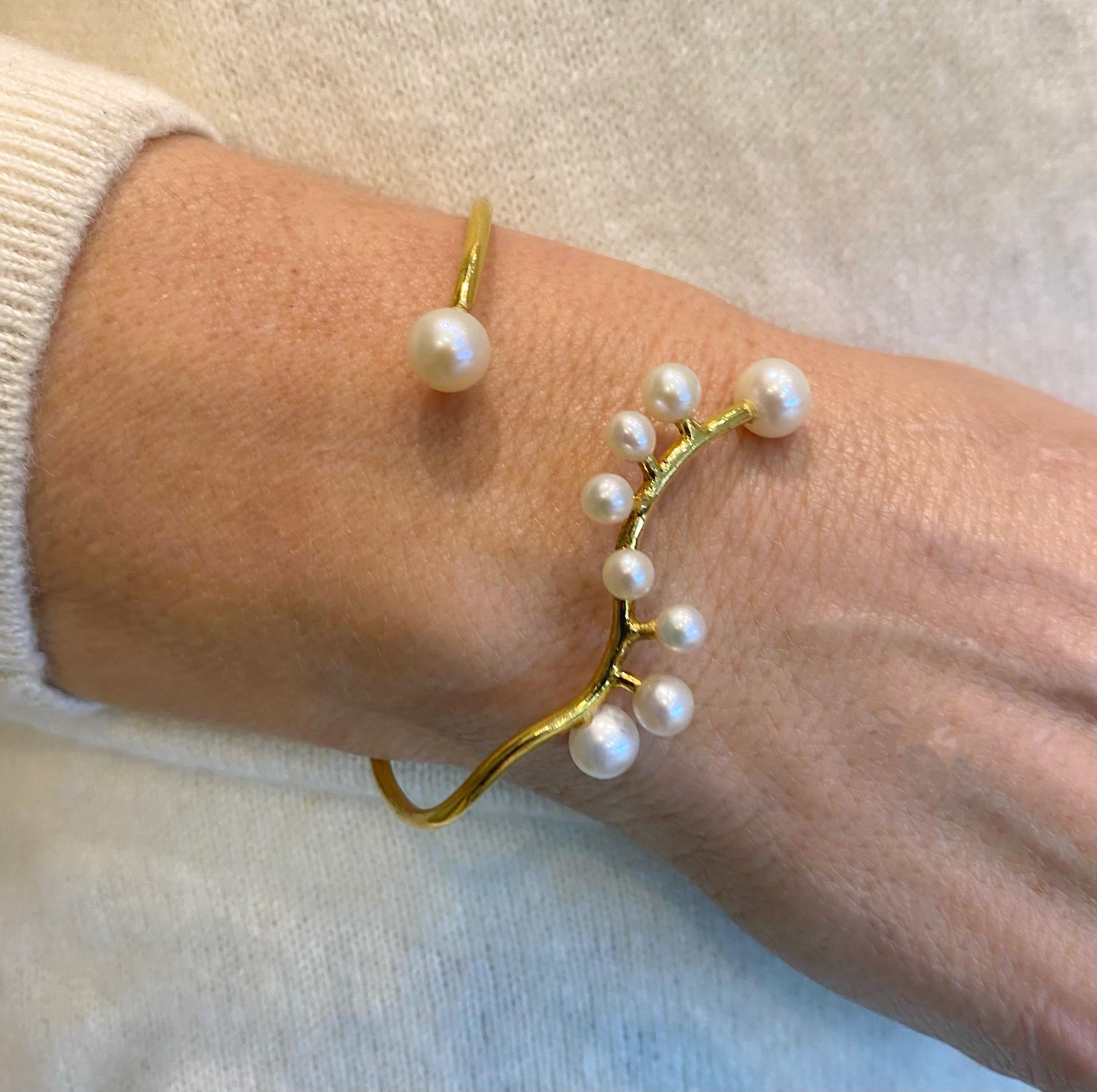 From the “Ivy Pearl “collection this amazing bracelet is made in 18 karats yellow gold embellished with white pearls. The collection emulates the intricacy of ground- creeping evergreen ivy plant, combined with the serene beauty of pearls. The