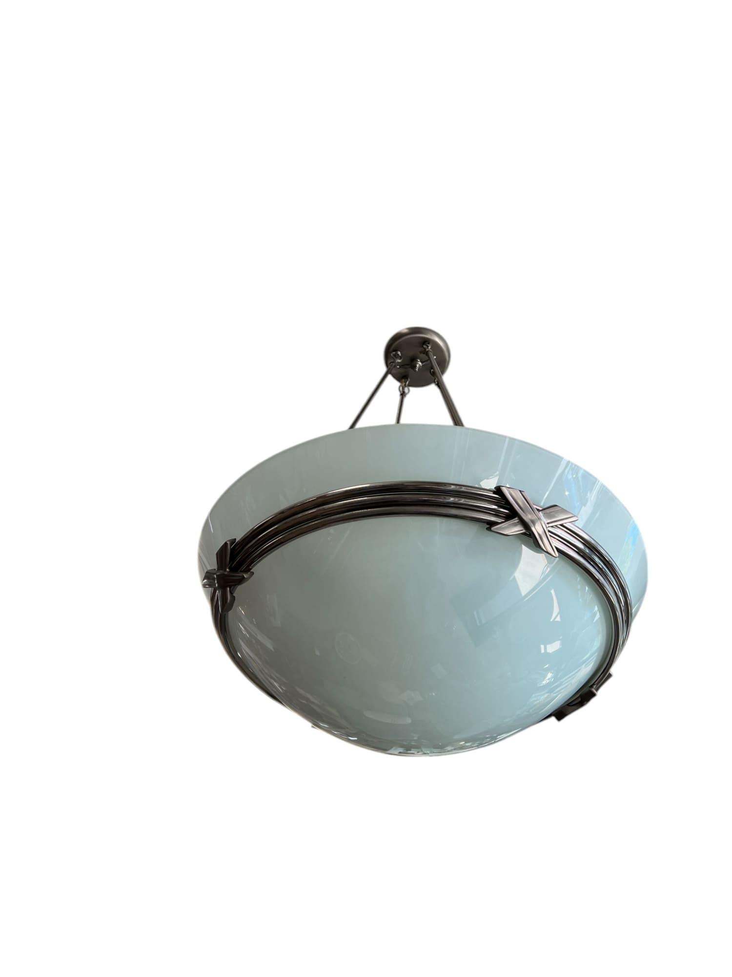 Lampadario a sospensione contemporaneo con cupola di vetro opaco invertita in vendita 6