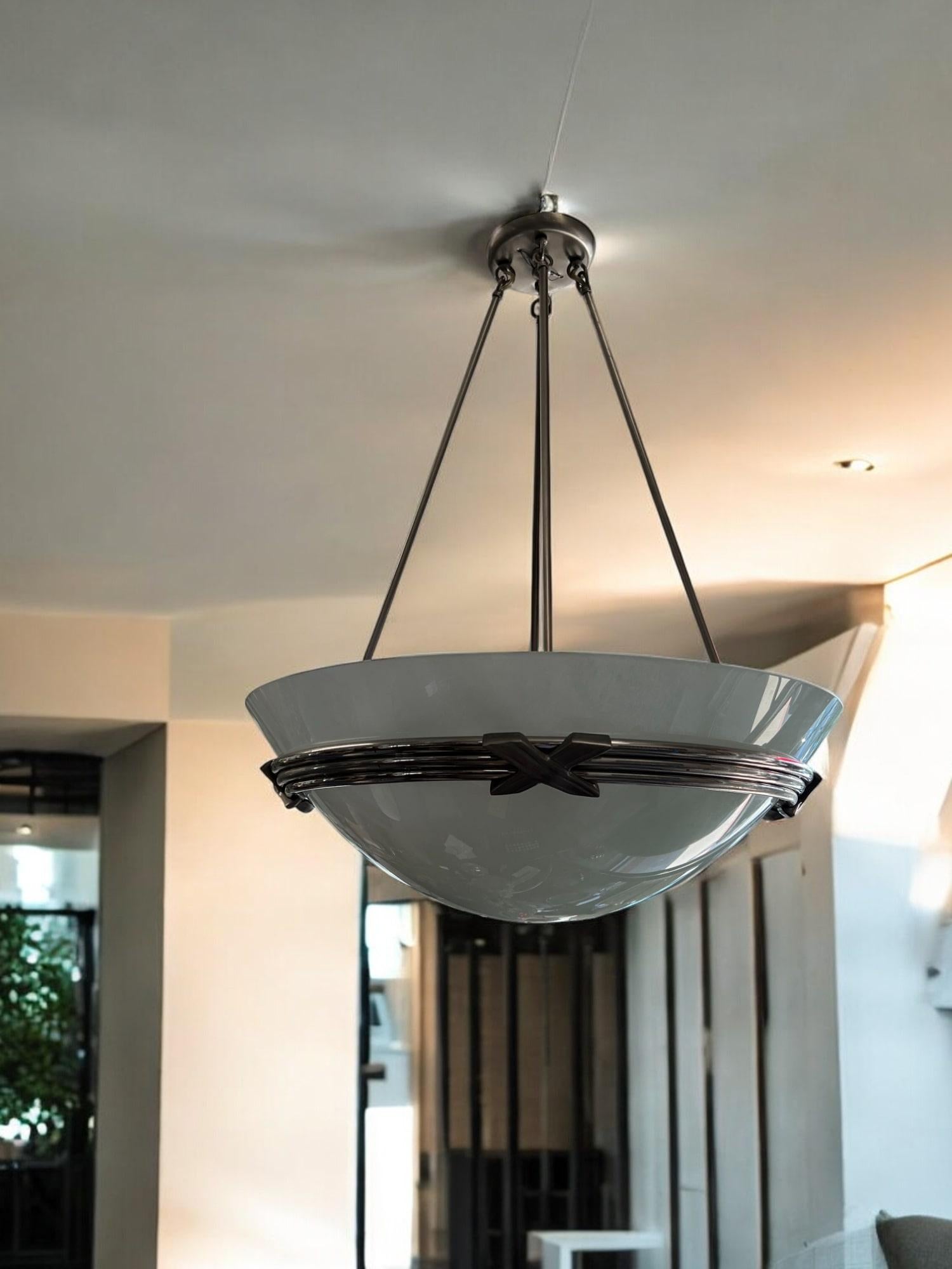 Lampadario a sospensione contemporaneo con cupola di vetro opaco invertita In condizioni buone in vendita a North Palm Beach, FL