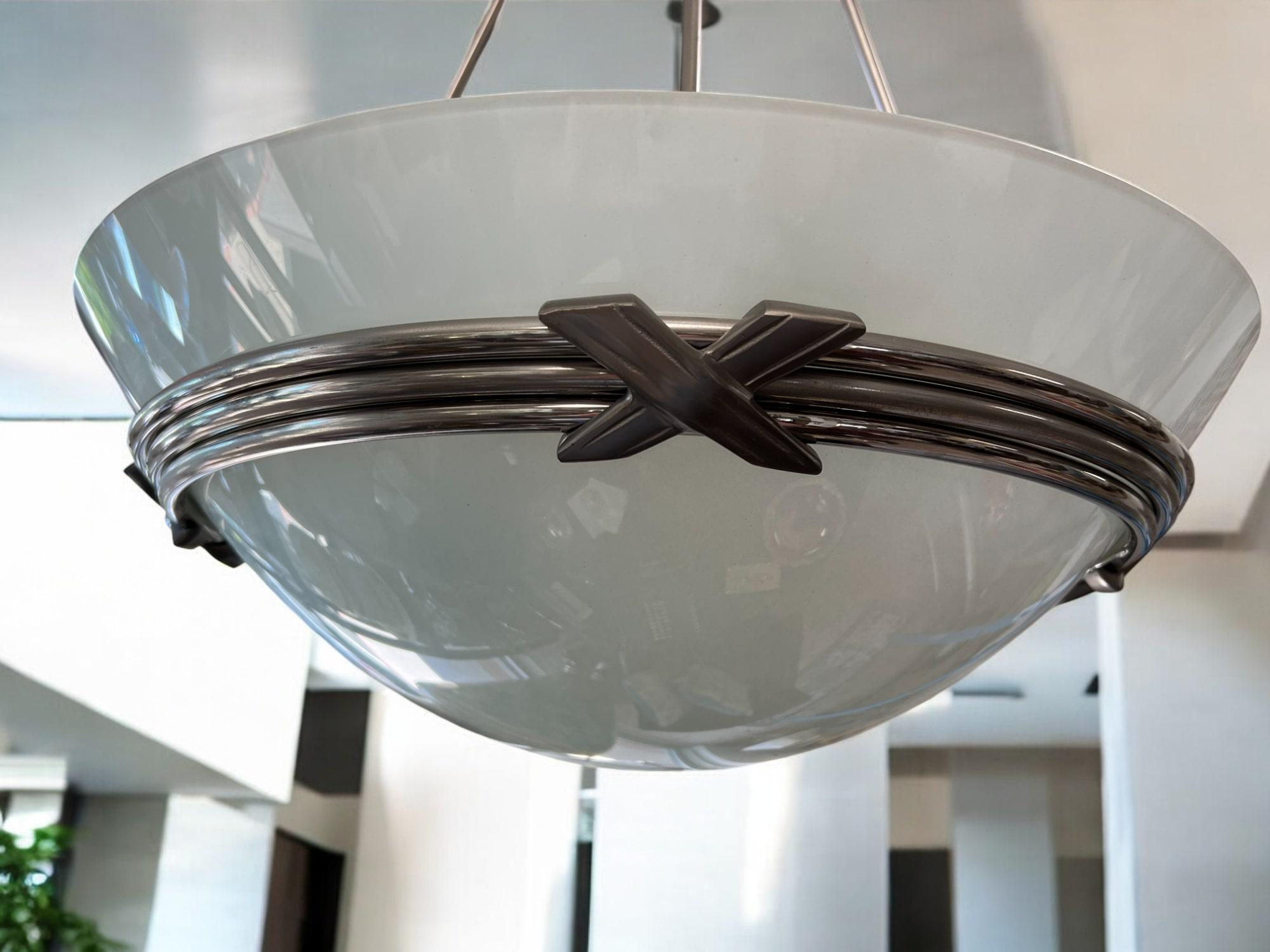 Lampadario a sospensione contemporaneo con cupola di vetro opaco invertita in vendita 2