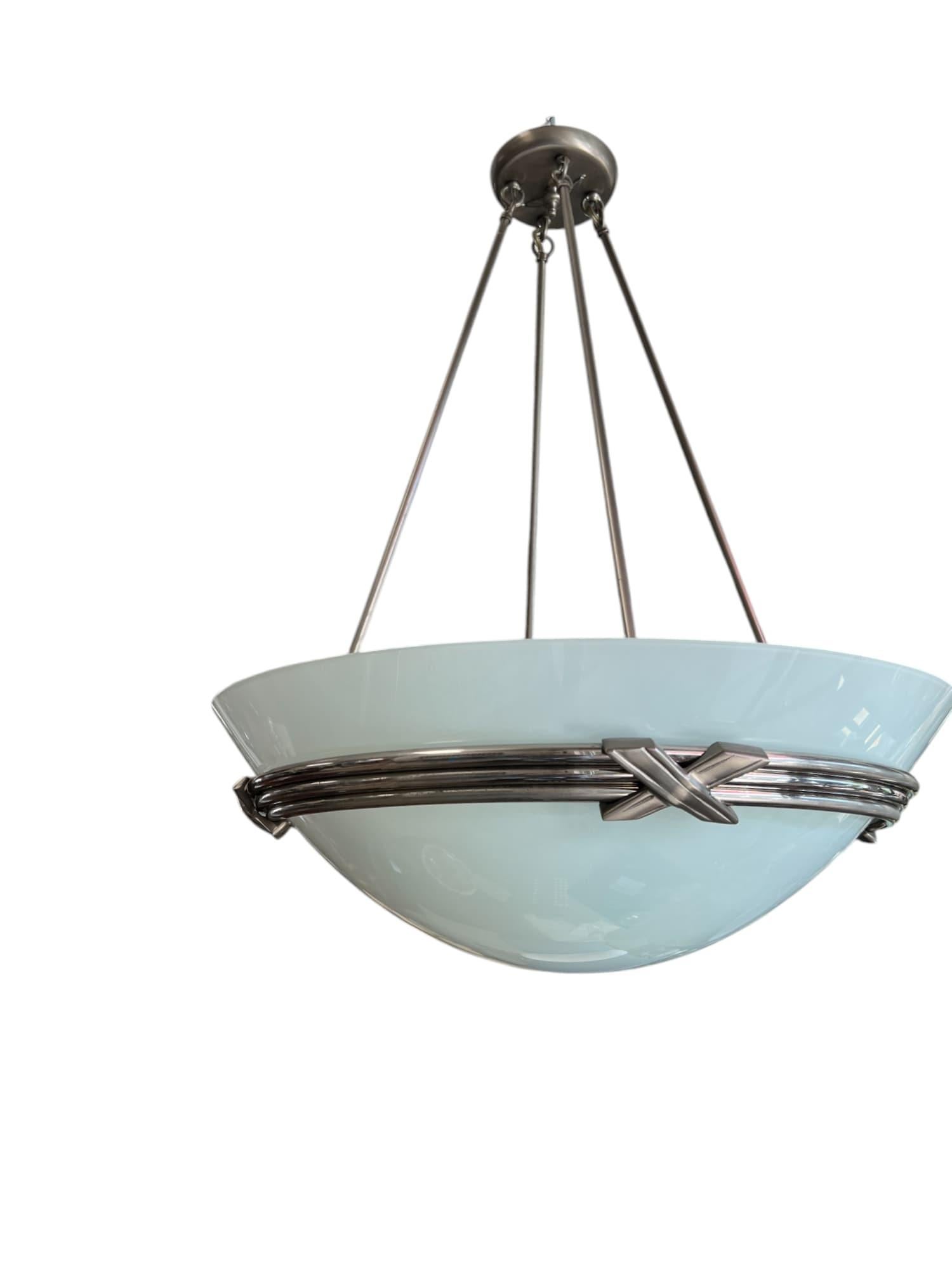 Lampadario a sospensione contemporaneo con cupola di vetro opaco invertita in vendita 3