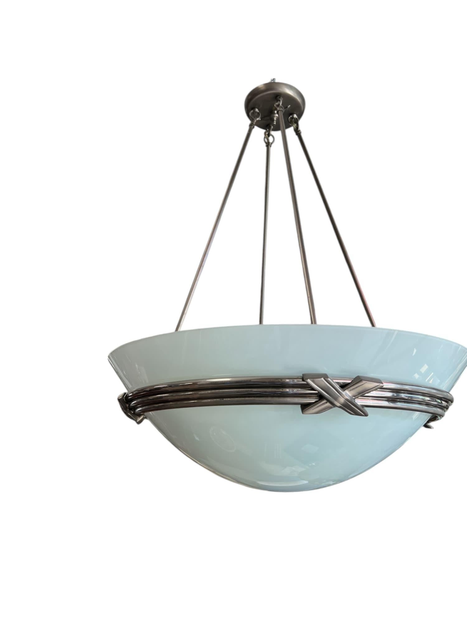 Lampadario a sospensione contemporaneo con cupola di vetro opaco invertita in vendita 4