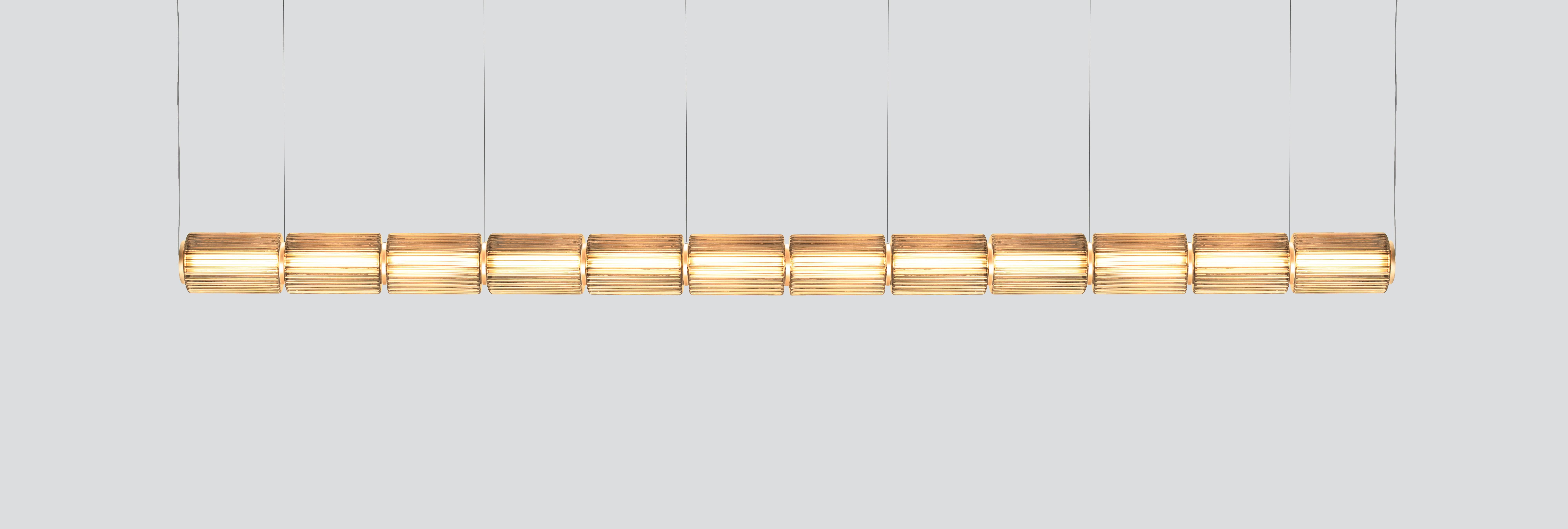 Lampada a sospensione contemporanea 'Column' 175 
Designer: Lukas Peet

Elettrico : 
Tensione: 110-120V, 220-240V, 110-277V 
Lampada: 12W 24V DC LED 

Il modello mostrato nell'immagine principale: COL-175-12-P-H
- Dimensioni: 342cm di lunghezza / Ø