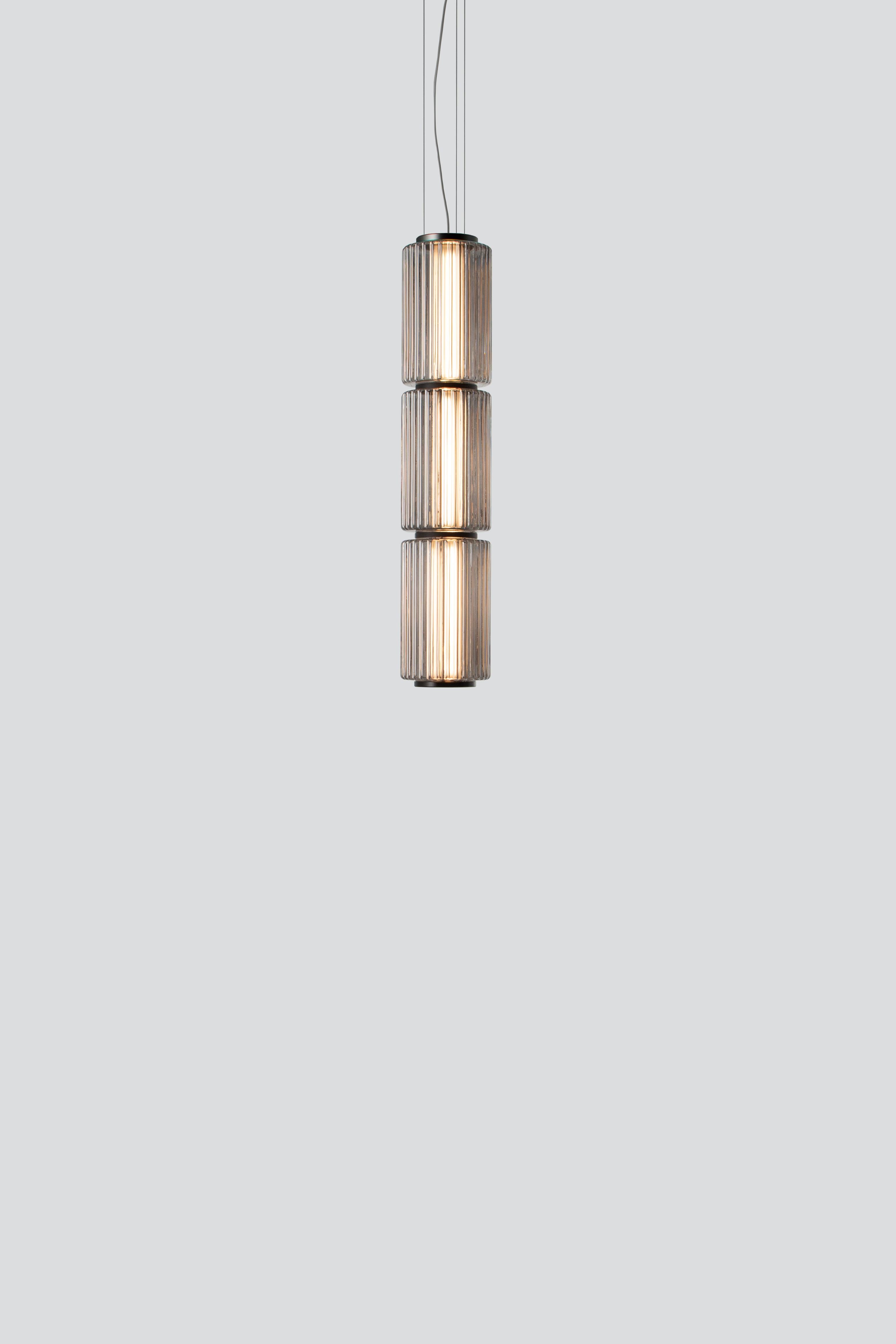 Contemporary Pendelleuchte 'Column' 175-3, vertikal, Carbon (Organische Moderne) im Angebot