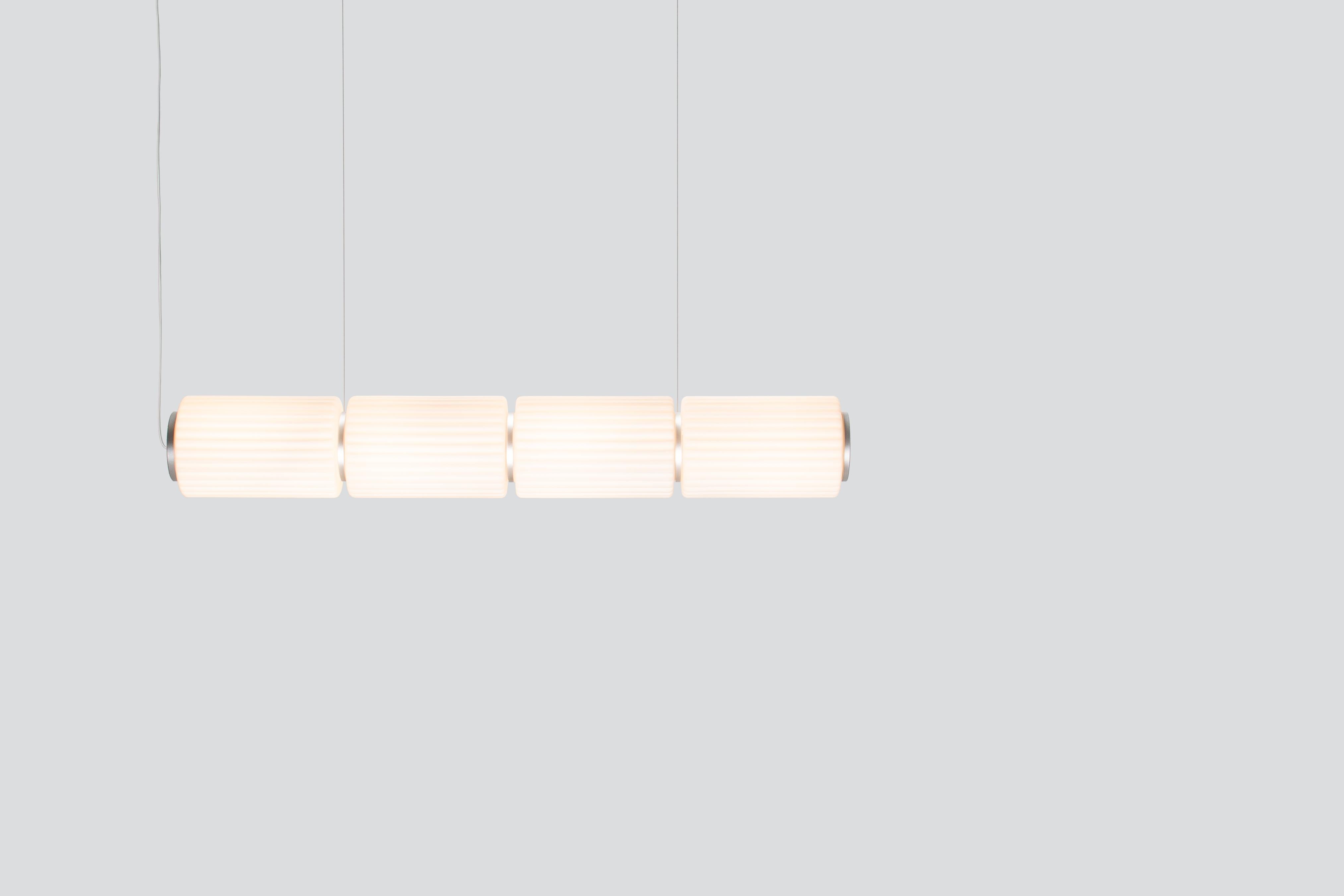Lampada a sospensione contemporanea 'Column' 175 
Designer: Lukas Peet

Elettrico : 
Tensione: 110-120V, 220-240V, 110-277V 
Lampada: 12W 24V DC LED 

Il modello mostrato nell'immagine principale: COL-175-3-P-H
- Dimensioni: 115cm 45.25