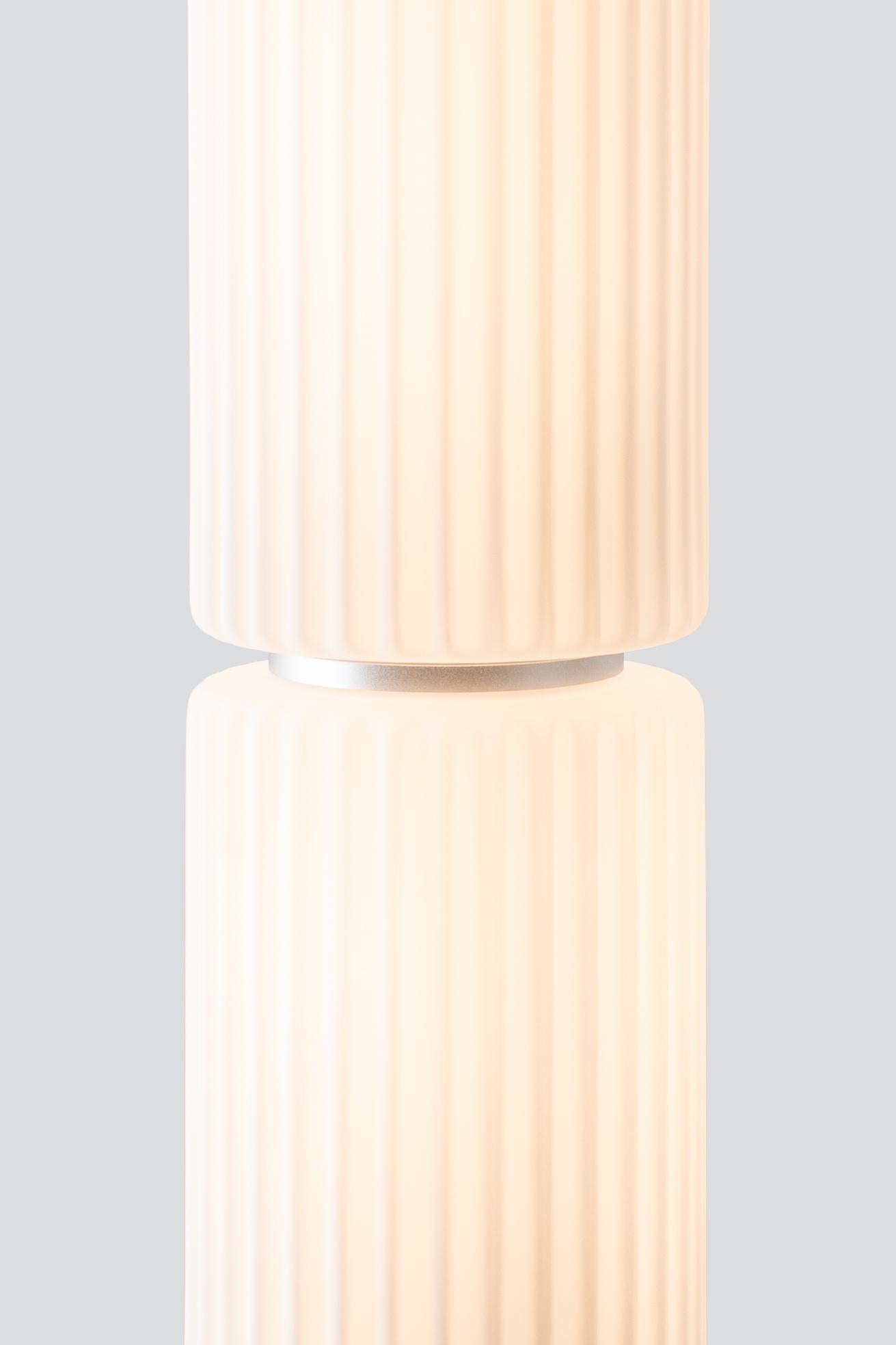 Organic Modern Contemporary Pendant Lamp 'Column' 175-4, Vertical, Ivory For Sale