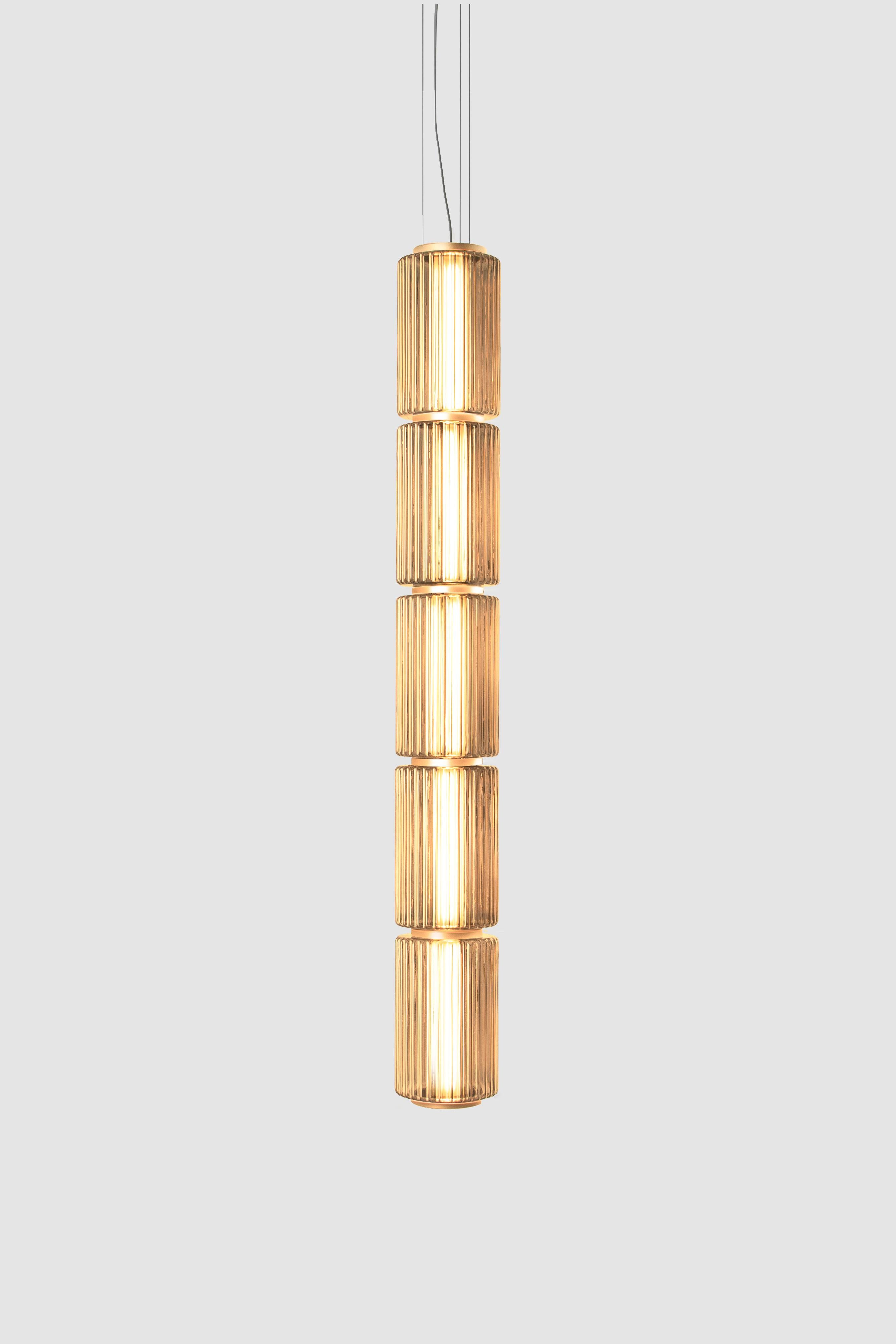 Lampada a sospensione contemporanea 'Column' 175 
Designer: Lukas Peet

Elettrico : 
Tensione: 110-120V, 220-240V, 110-277V 
Lampada: 12W 24V DC LED 

Il modello mostrato nell'immagine principale: COL-175-3-P-V
- Dimensioni: 115cm 45.25