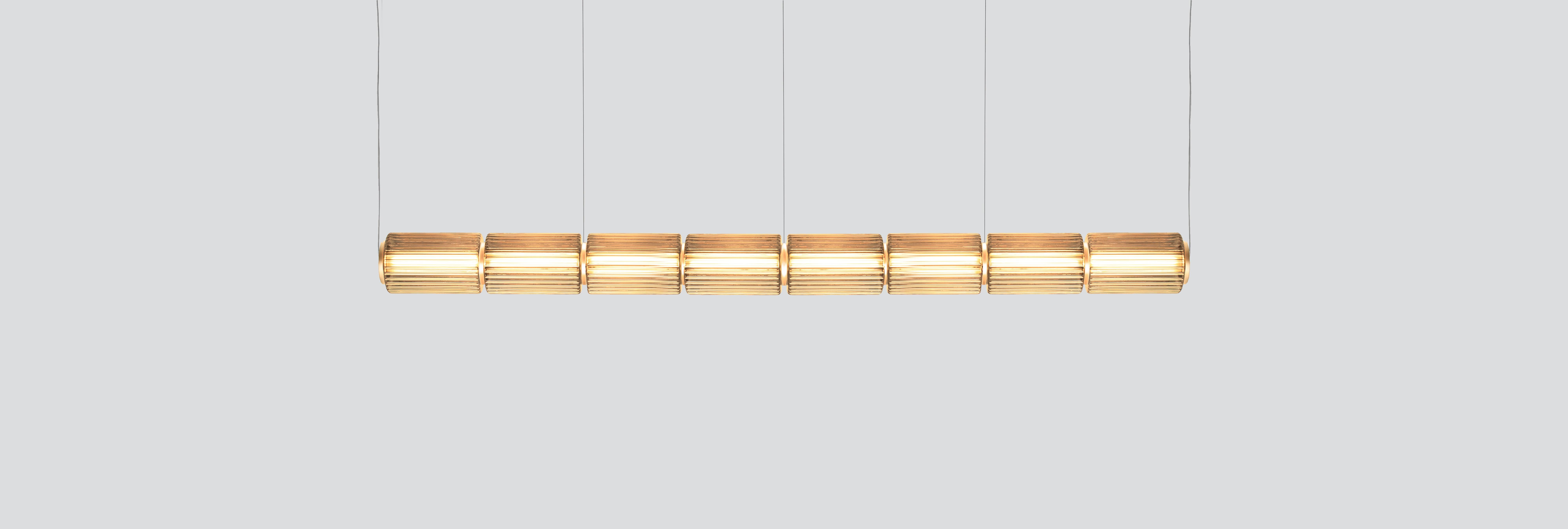 Lampada a sospensione contemporanea 'Column' 175 
Designer: Lukas Peet

Elettrico : 
Tensione: 110-120V, 220-240V, 110-277V 
Lampada: 12W 24V DC LED 

Il modello mostrato nell'immagine principale: COL-175-8-P-H
- Dimensioni: 228cm di lunghezza / Ø