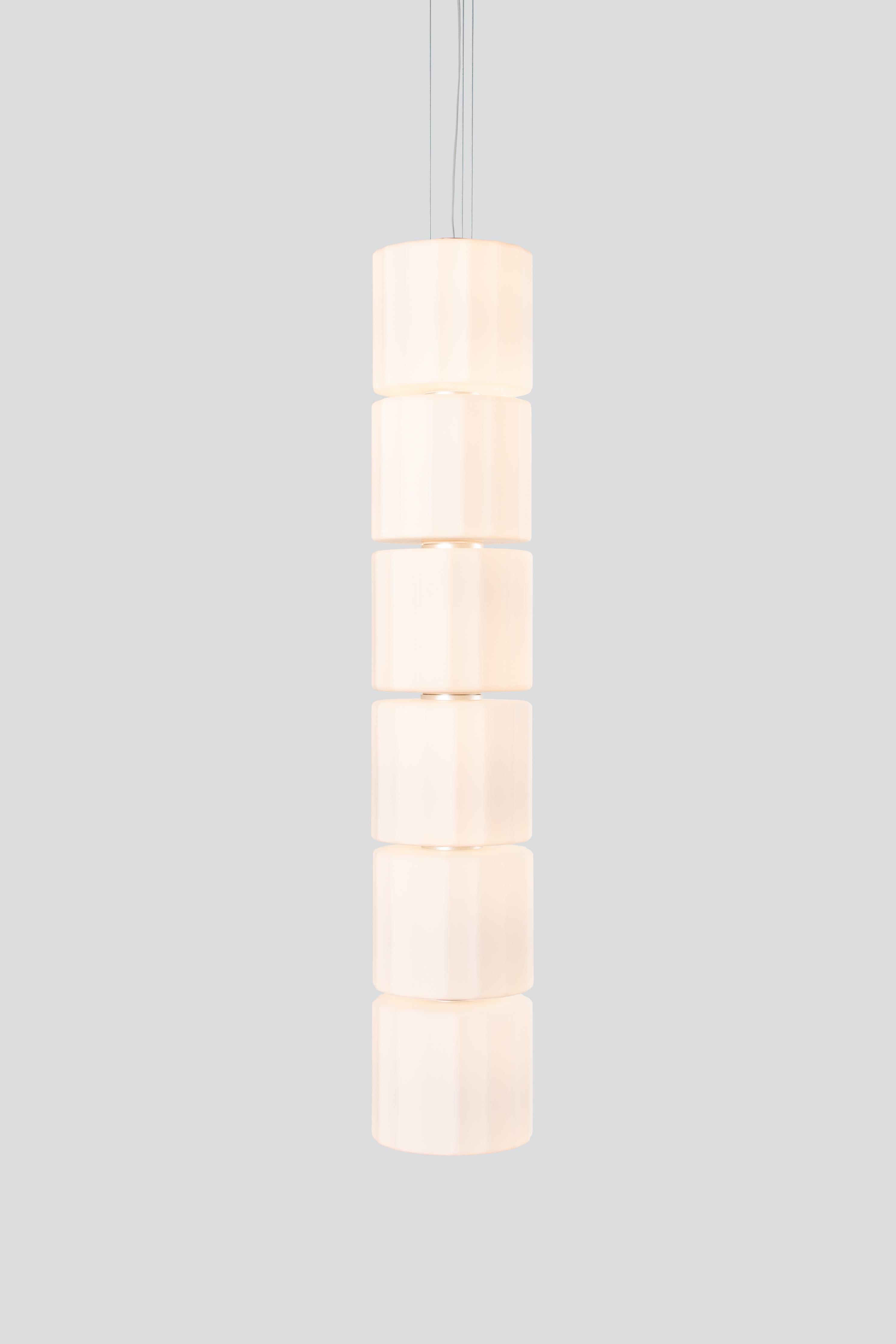 Lampada a sospensione contemporanea 'Column' 300 - 6, verticale, avorio
Designer: Lukas Peet

Elettrico : 
Tensione: 110-120V, 220-240V, 110-277V 
Lampada: 12W 24V DC LED 

Il modello mostrato nell'immagine principale:
- Altezza: 172 cm
- Larghezza: